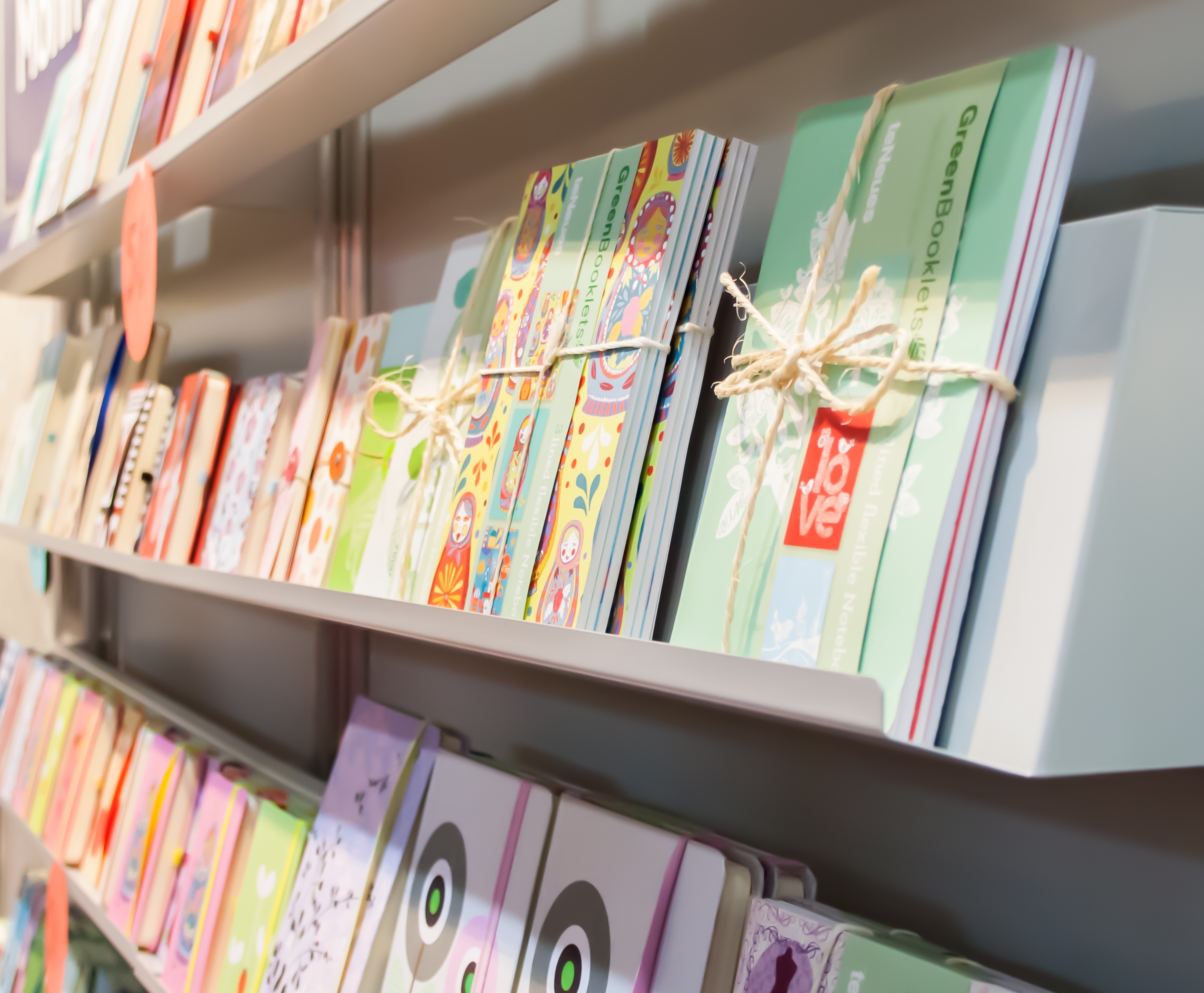 sell, friends, shopping, retail, give, fair, no people, friendship, shelf, company, choice, loop, book, close, in a row, book fair, multi colored, still life, HD Wallpaper