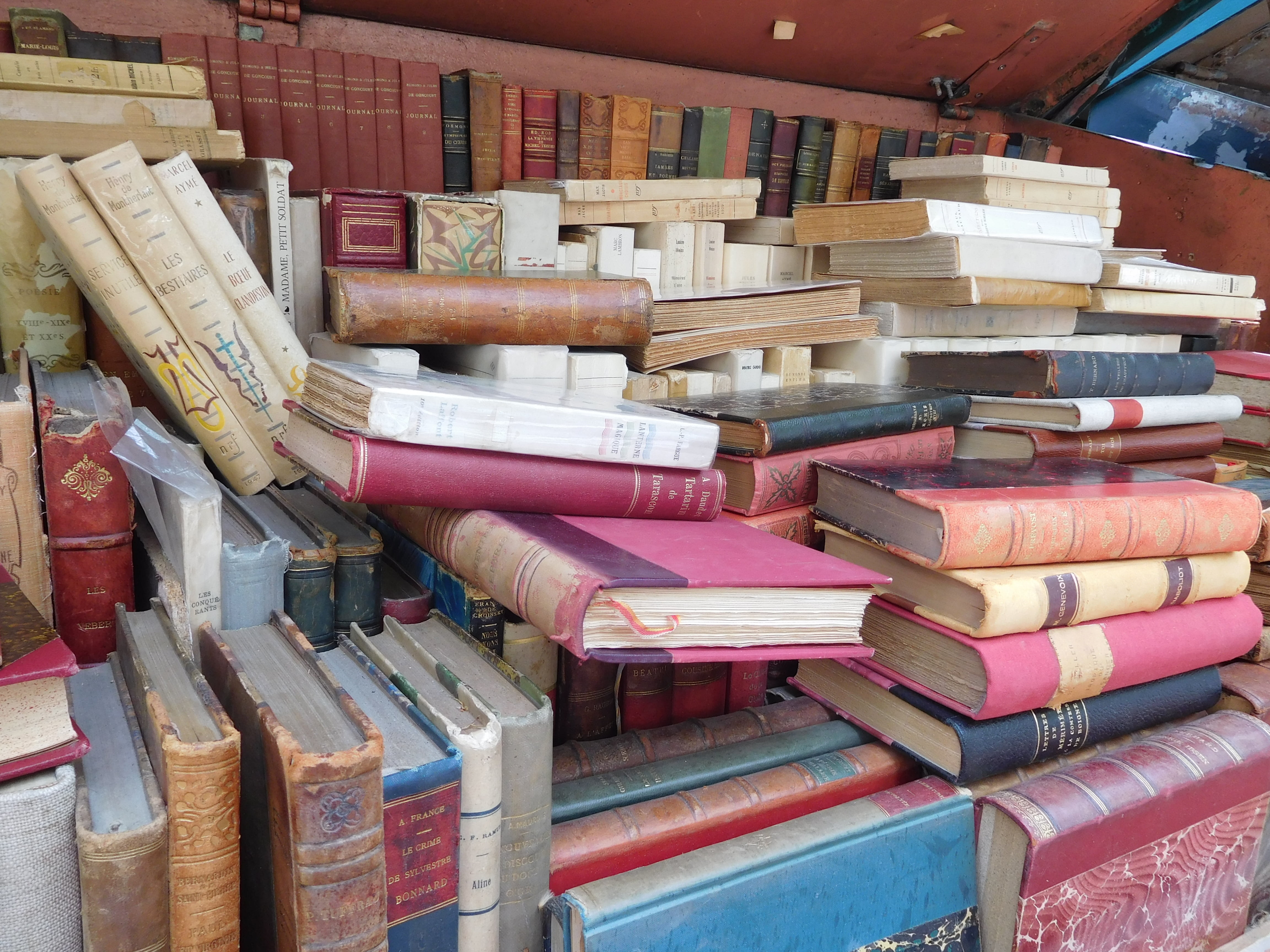 multi colored, library, 4K, book, no people, books, variation, collection, arrangement, abundance, still life, education, choice, indoors, for sale, stack, HD Wallpaper