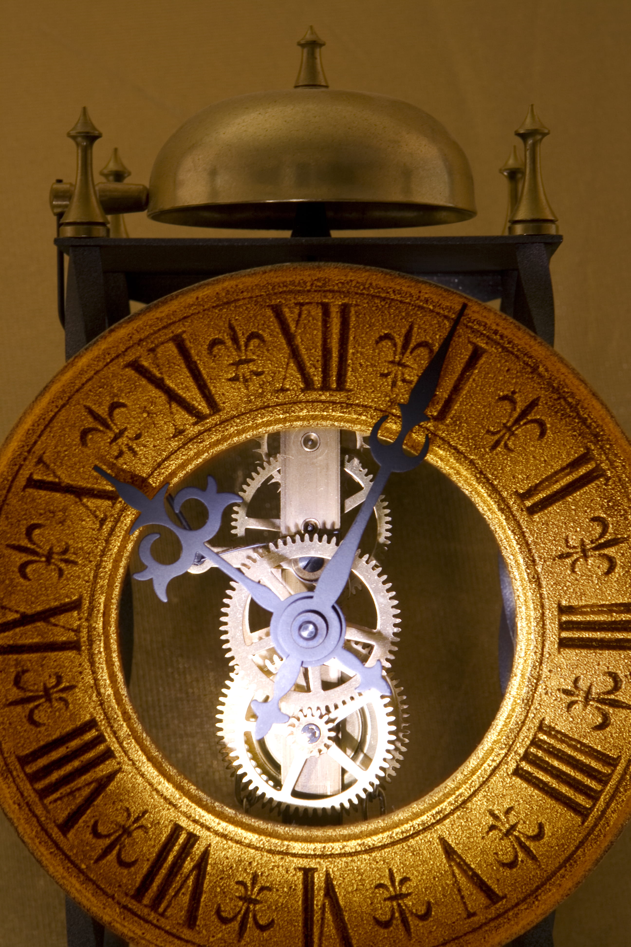 pointers, illuminated, minute hand, close-up, old, twelve, elegant, the past, accuracy, ornate, clock face, roman, watch, appointment, architecture, second, Phone HD Wallpaper