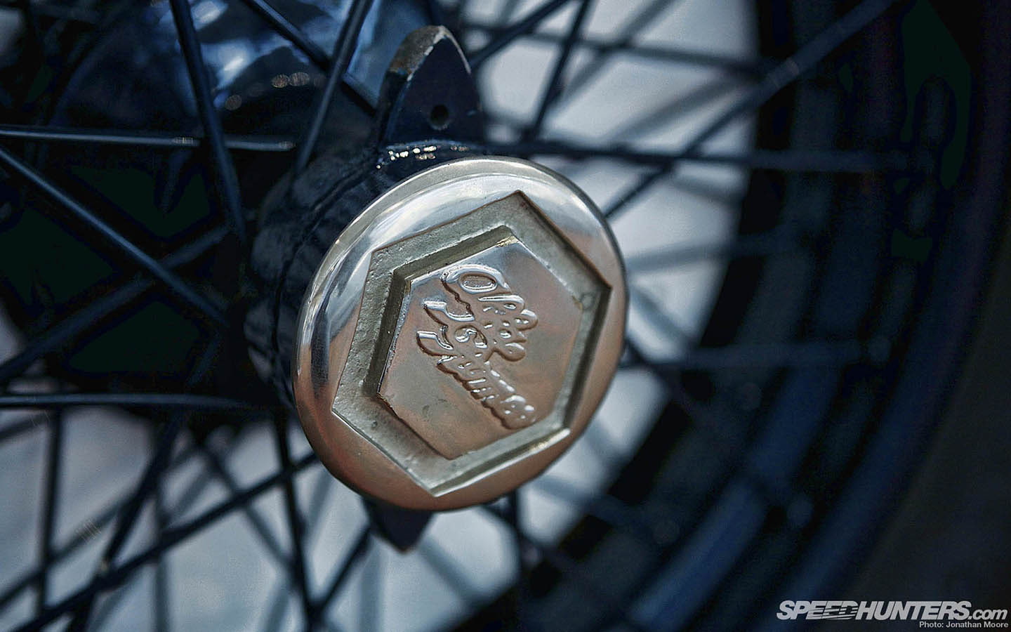 car, classic, cars, romeo, cover, alfa, silver, macro, motorcycle, hub, hd, 720P, HD Wallpaper