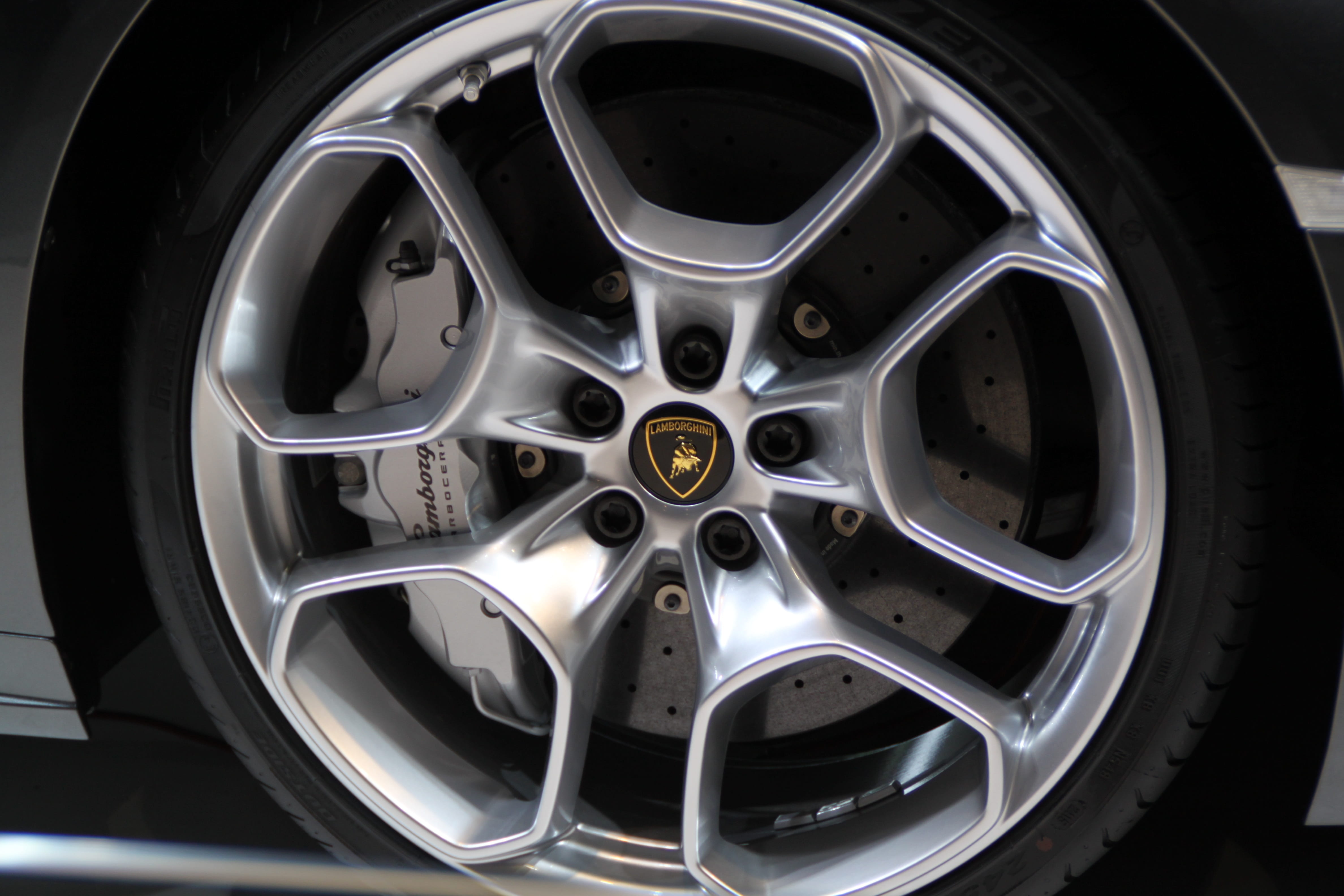 Wheel Hub, black Color, vehicle part, shape, wheel, no people, mode of transportation, 4K, Automotive, washing, motor vehicle, indoors, land Vehicle, metal, HD Wallpaper