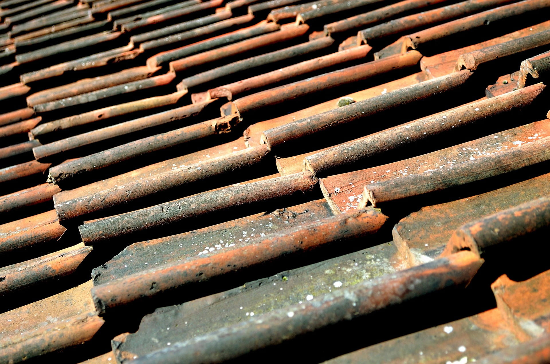 architecture, high angle view, no people, abundance, old, Roof, pattern, Covering, building Exterior, sunlight, red, Macro, construction Industry, terracotta, HD Wallpaper