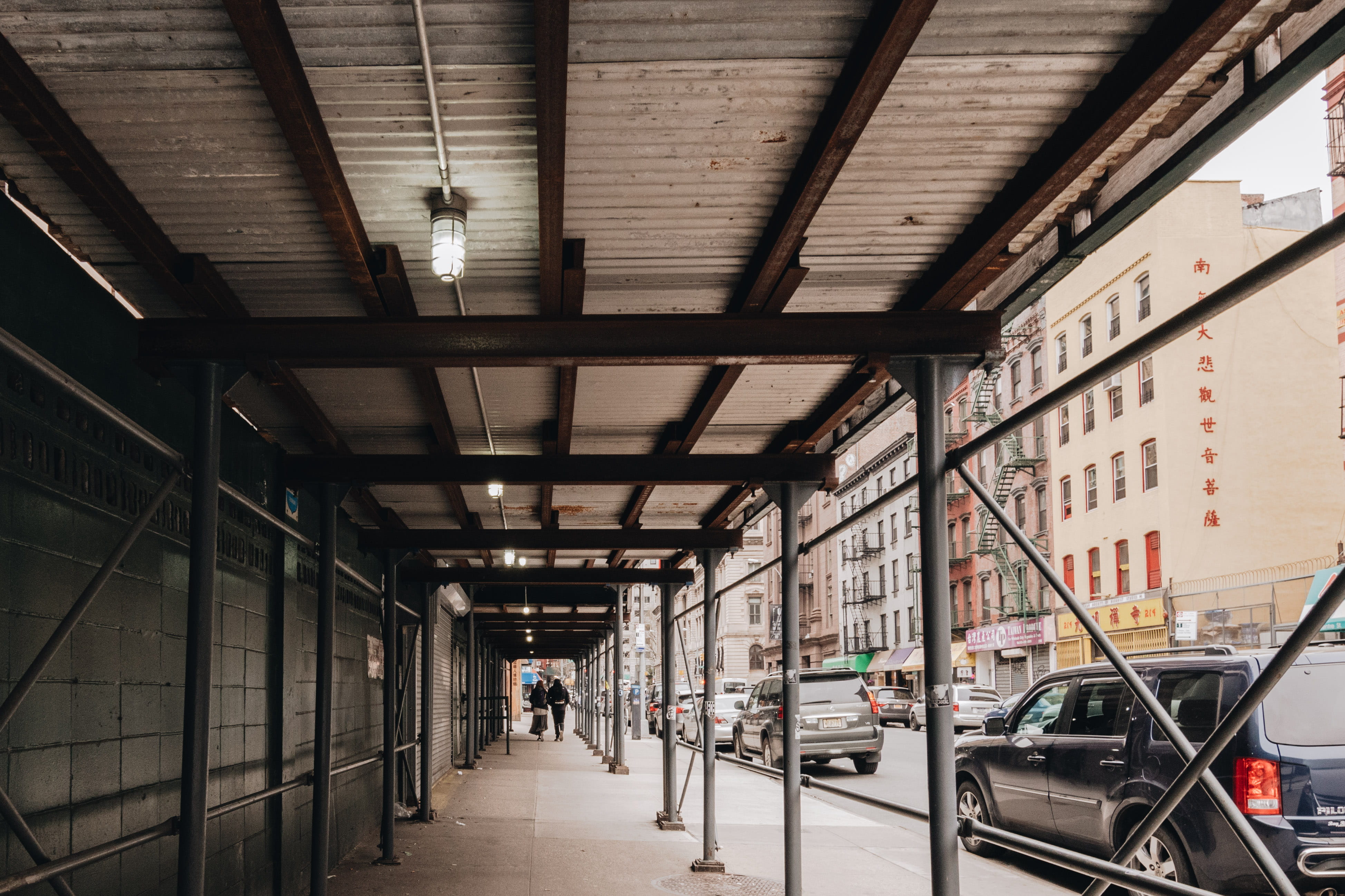 leading lines, urban, architecture, group of people, indoors, new york, mode of transportation, diminishing perspective, scaffolding, 4K, built structure, HD Wallpaper
