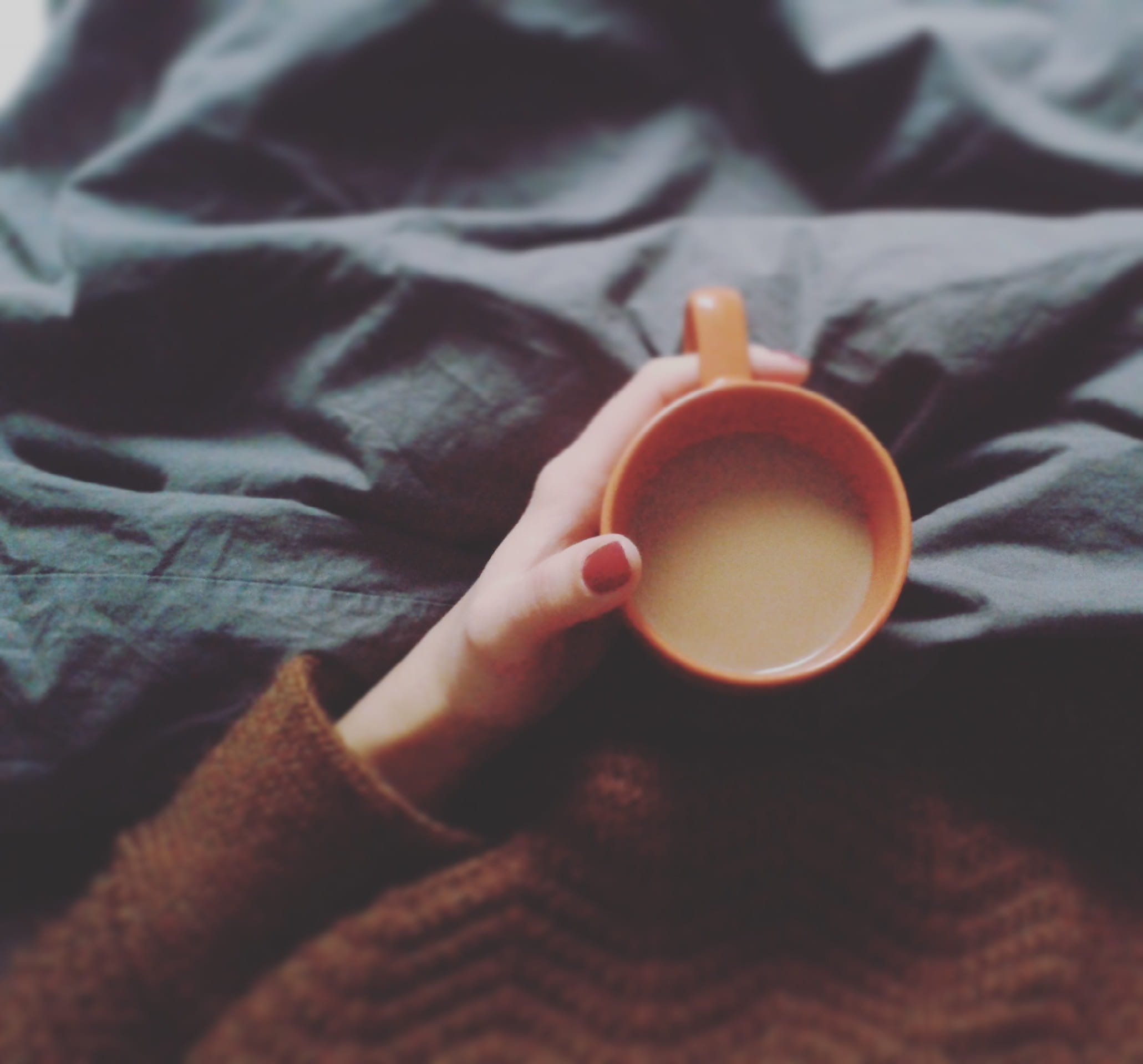 morning, human hand, bed, hand, feel at home, winter, one person, textile, high angle view, linen, human body part, sheet, liquid, drink, 1080P, holding, HD Wallpaper