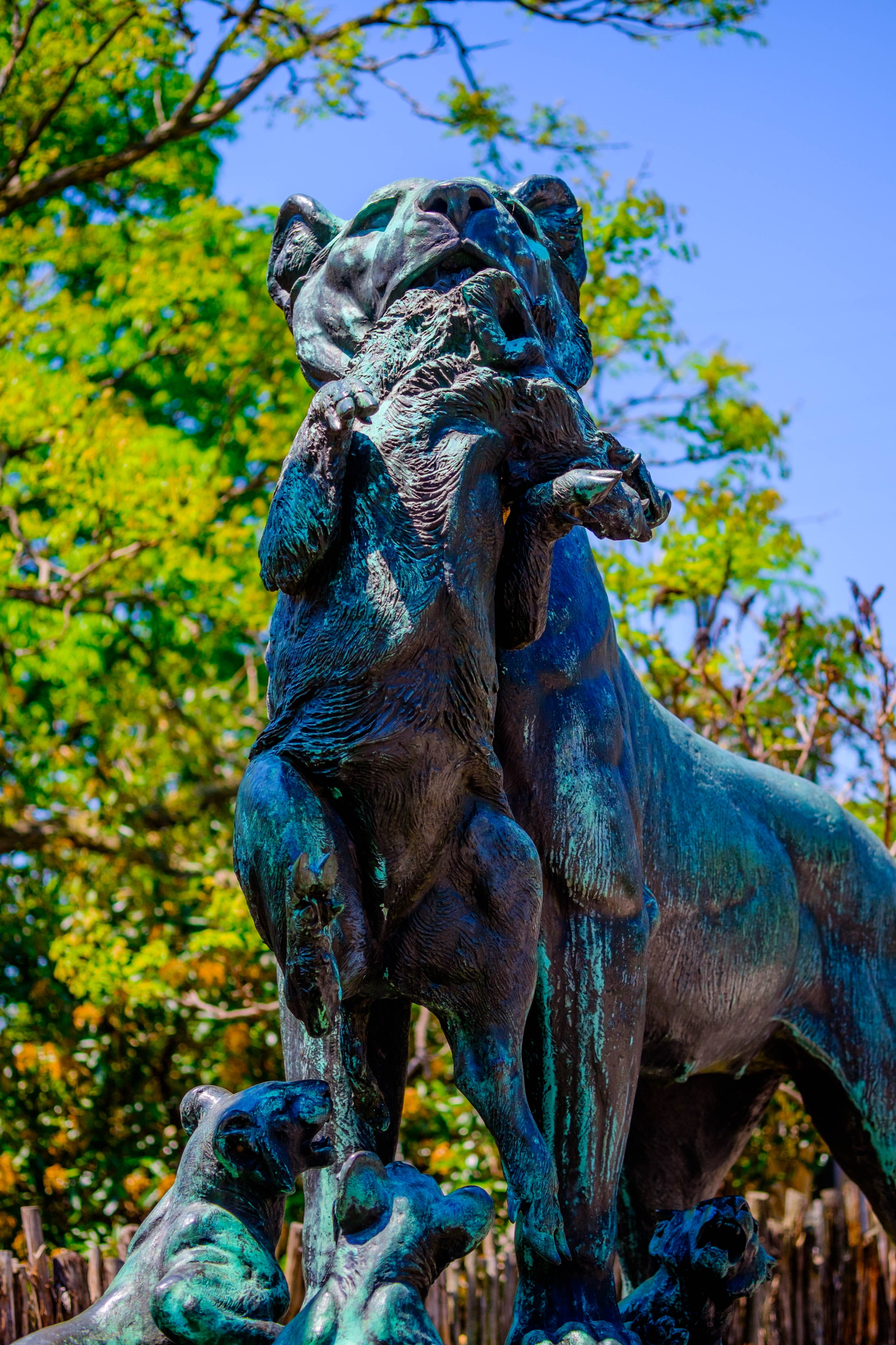 human representation, art and craft, no people, close-up, african, low angle view, outdoors, 4K, zoo, craft, predator, wildlife, prey, statue, focus on foreground, Phone HD Wallpaper