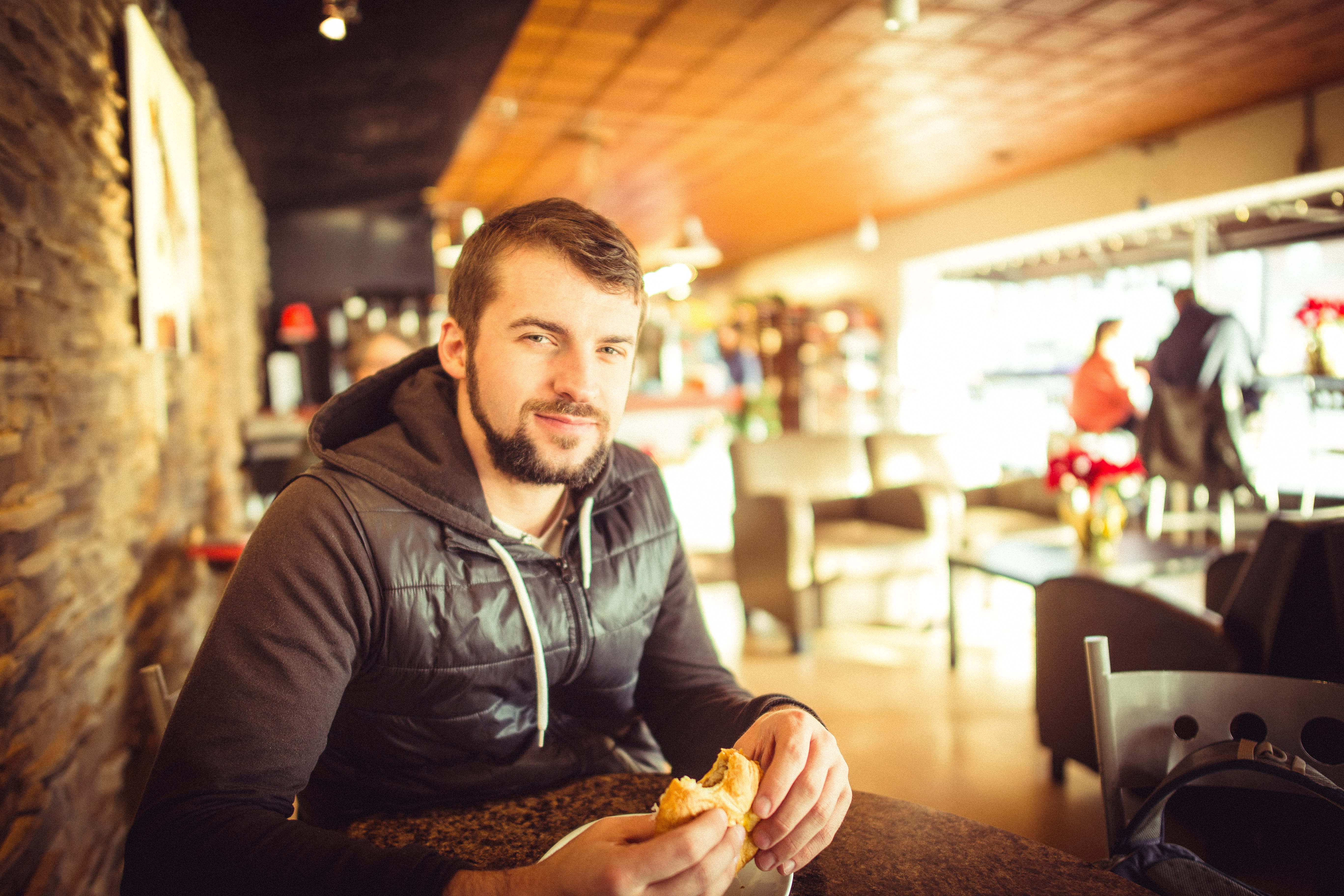 people, hipster - person, beard, black, 5K, food, snack, person, indoors, leather, fashion, table, happiness, eating, smiling, modern, bar counter, facial hair, HD Wallpaper