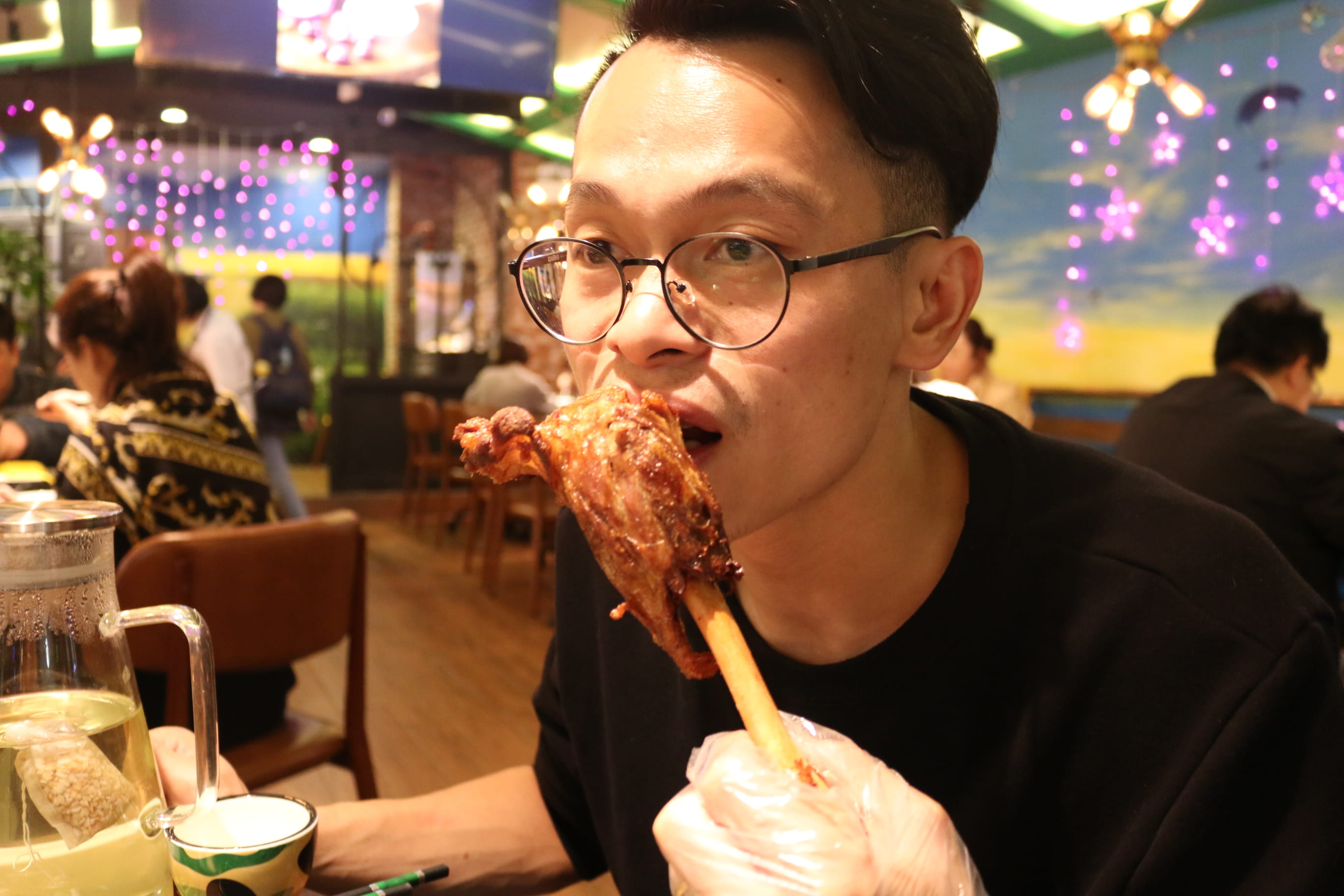 people, leisure activity, 2K, glasses, business, illuminated, yummy, ready-to-eat, chinese, lifestyles, eating, food and drink, freshness, lamb, eyeglasses, HD Wallpaper