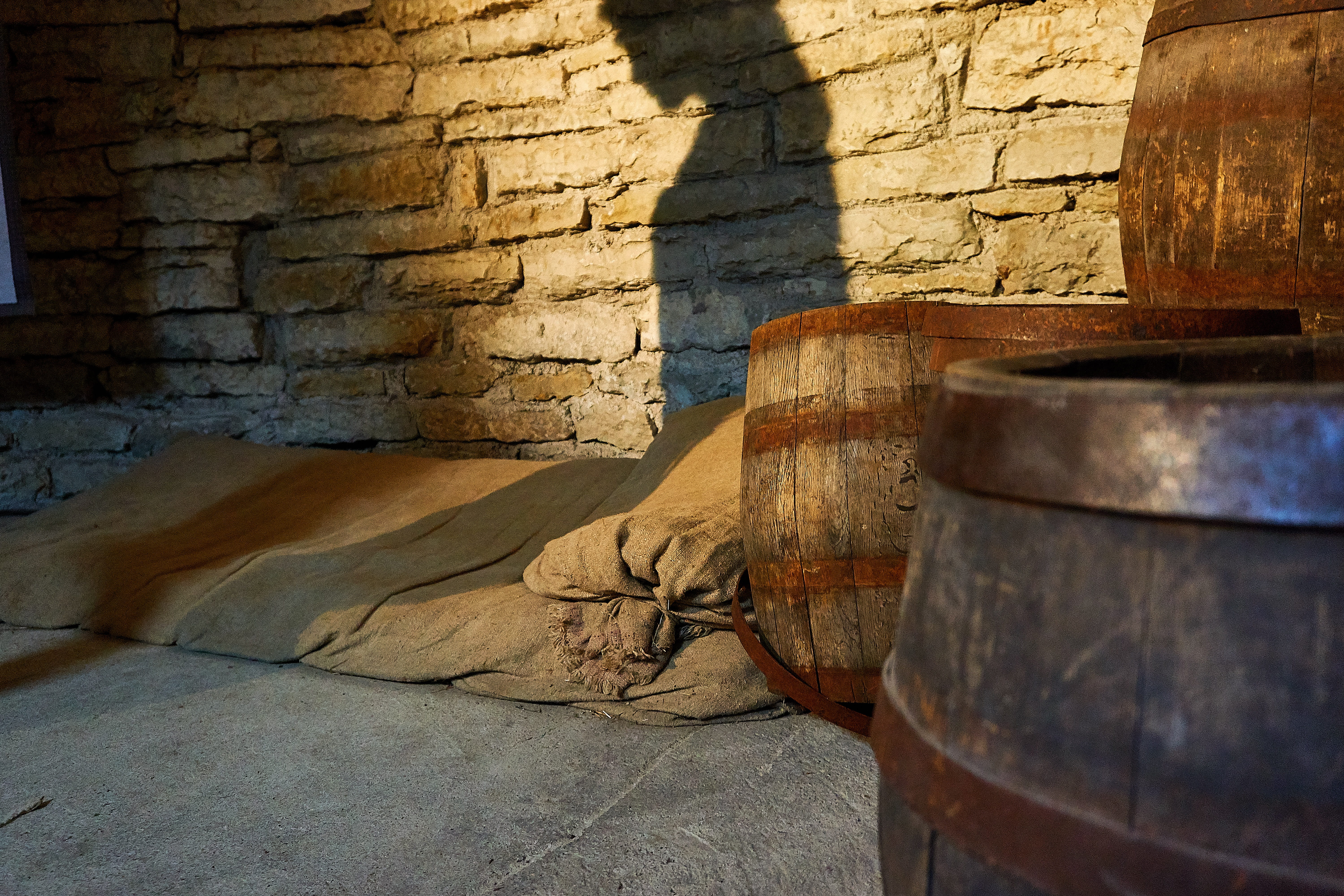 5K, place to sleep, architecture, wall, shadow, Tallinn, outdoors, old, close-up, historically, nature, cylinder, city wall, barrels, wall - building feature, HD Wallpaper