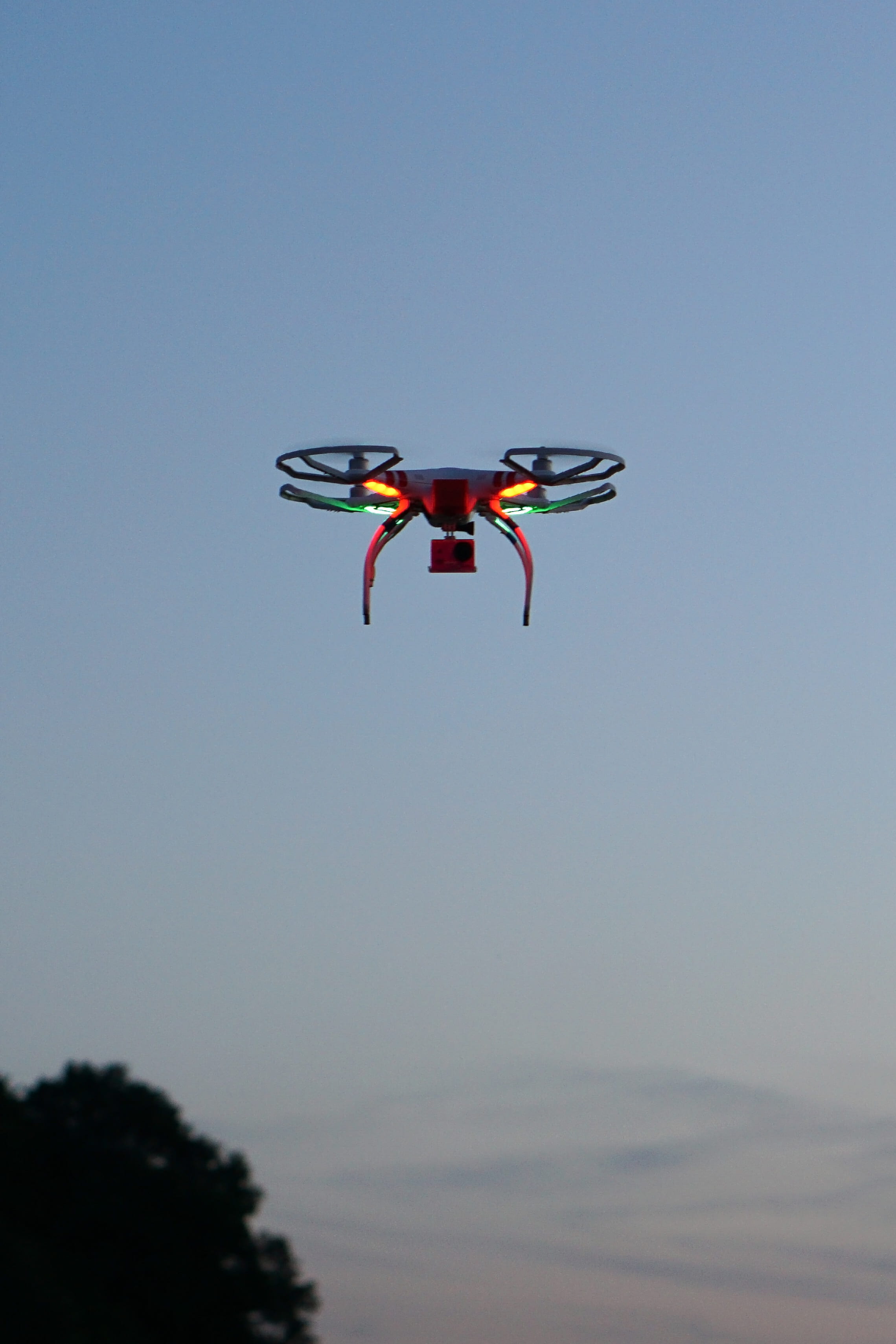 actioncam, air, hobby, day, action camera, outdoors, corn, hobbyists, trend, drones, dom, no people, model toy, search, quadcopter, height, red, plant, Phone HD Wallpaper
