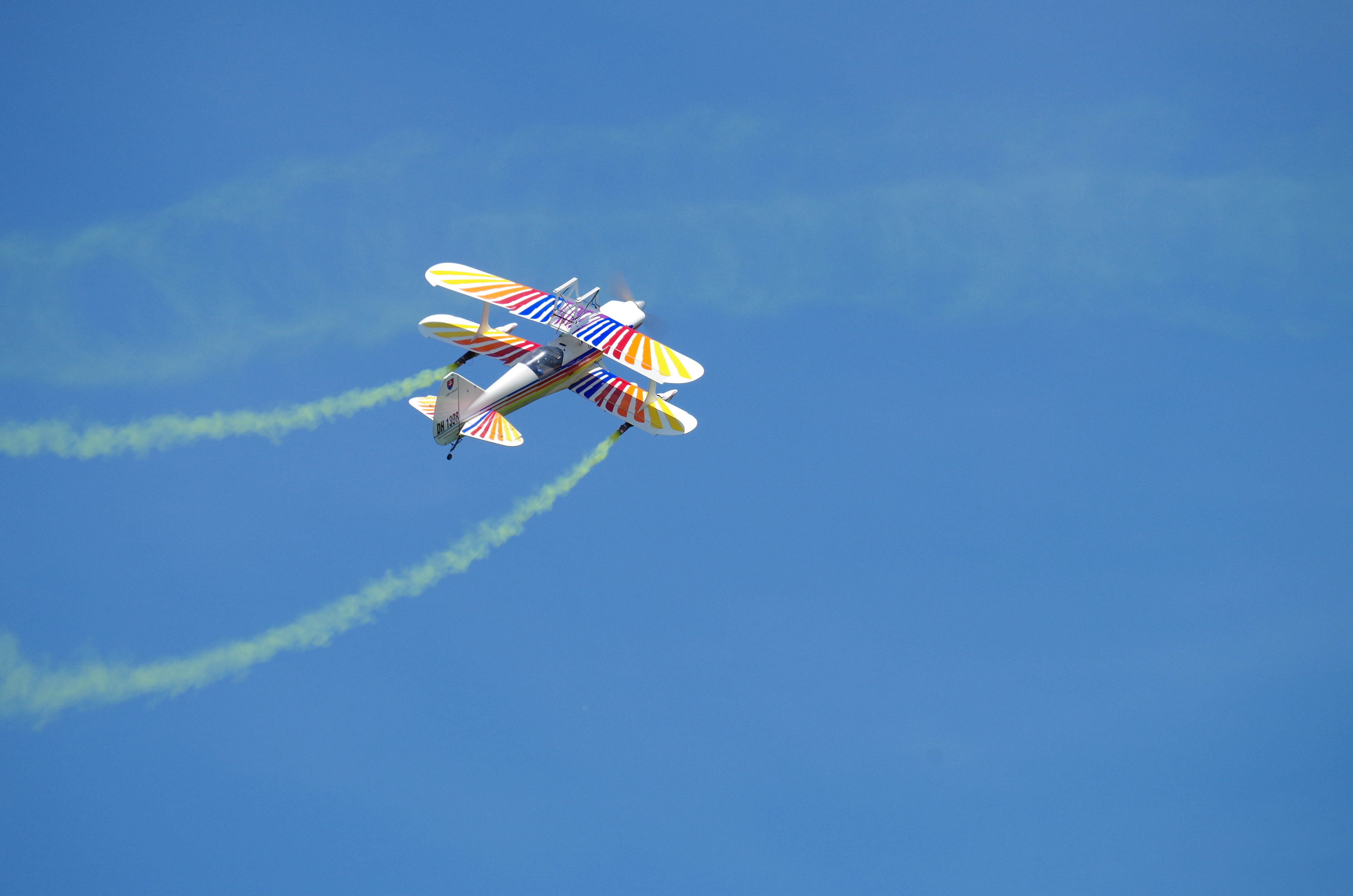 4K, freedom, airshow, vapor trail, copy space, fly, air Vehicle, clear sky, model, outdoors, day, stunt, motion, transportation, aircraft, mid-air, aerobatics, HD Wallpaper