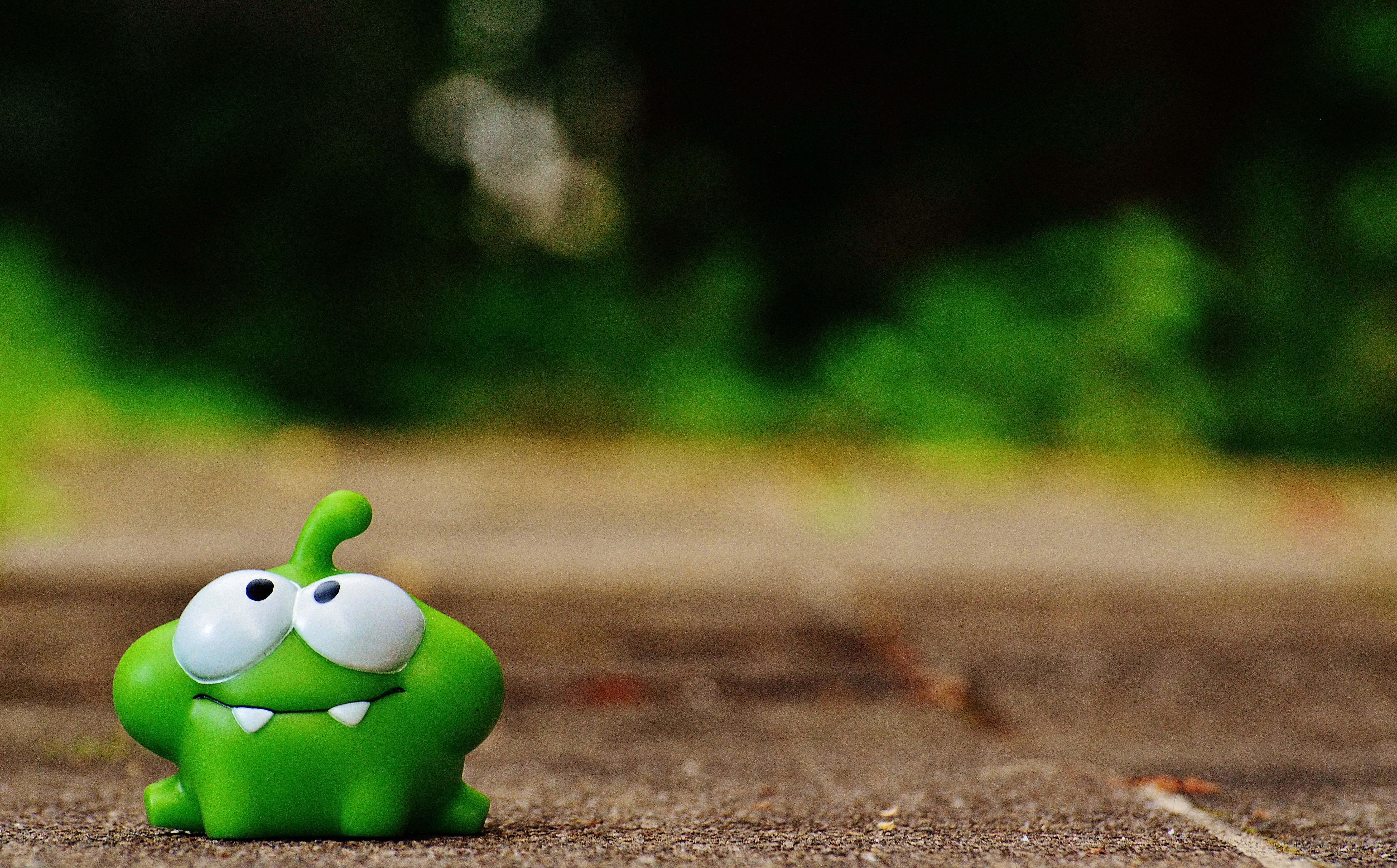 outdoors, savings, figure, finance, animal, app, cut the rope, plant, animal themes, grass, focus on foreground, tree, day, representation, cute, animal representation, HD Wallpaper