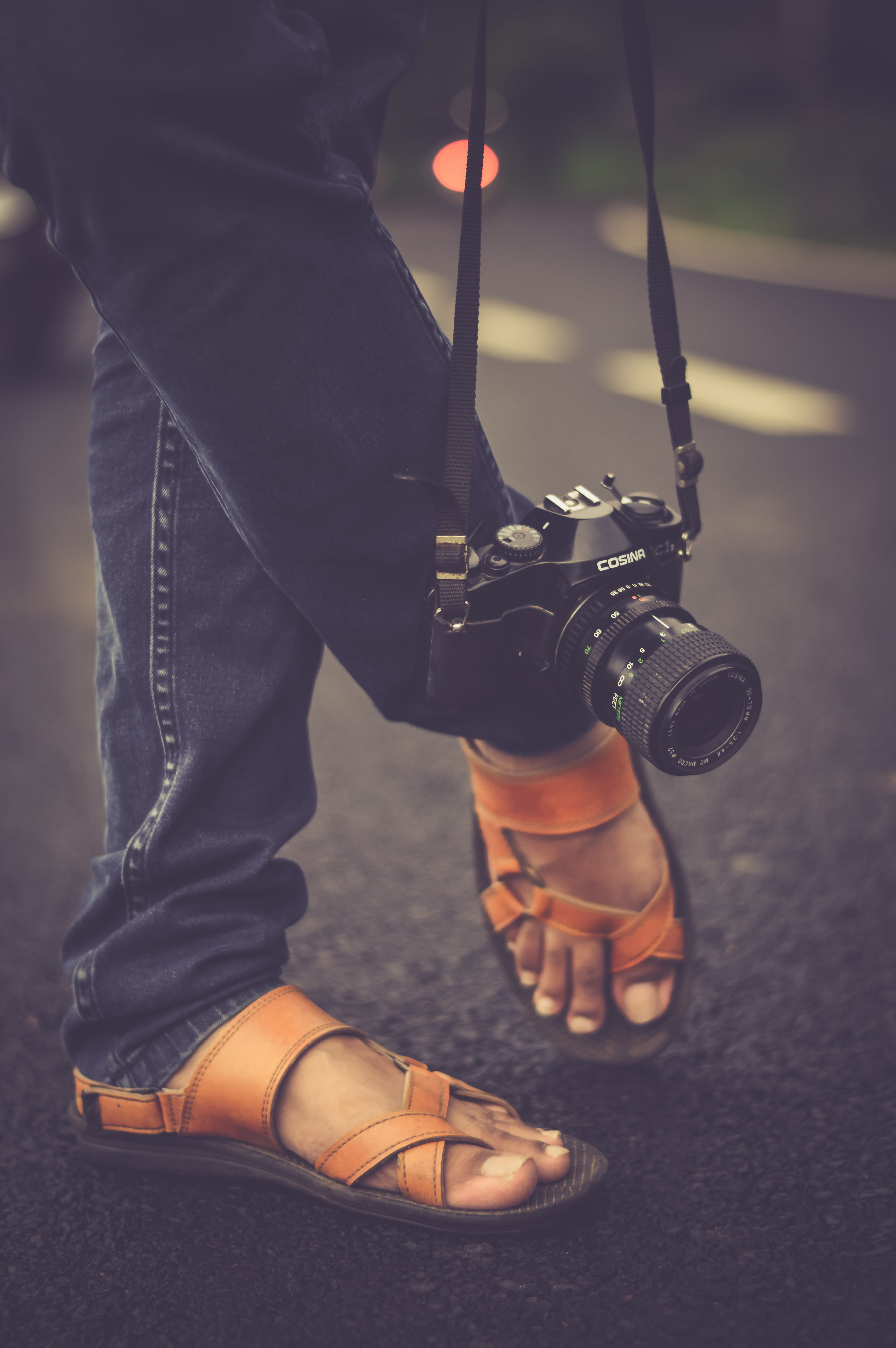 city, lifestyles, 5K, black, casual clothing, men, human leg, body part, human foot, outdoors, day, leisure activity, camera, human body part, footwear, Phone HD Wallpaper