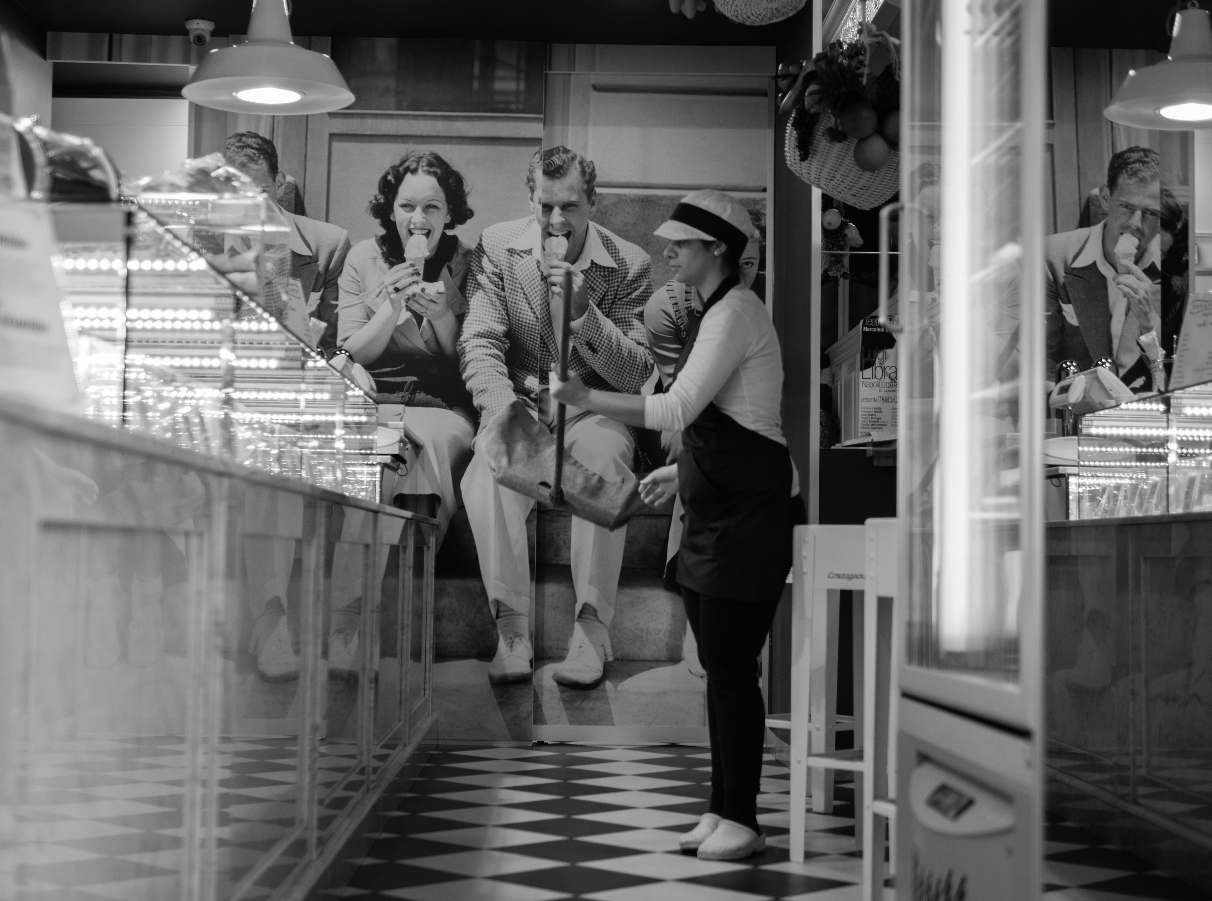 cleaner, Mans, women, cream, built structure, Naples, Shop, togetherness, welcome, Girls, Shot, Glass, Road, eating, Vintage, mono, White, group of people, HD Wallpaper