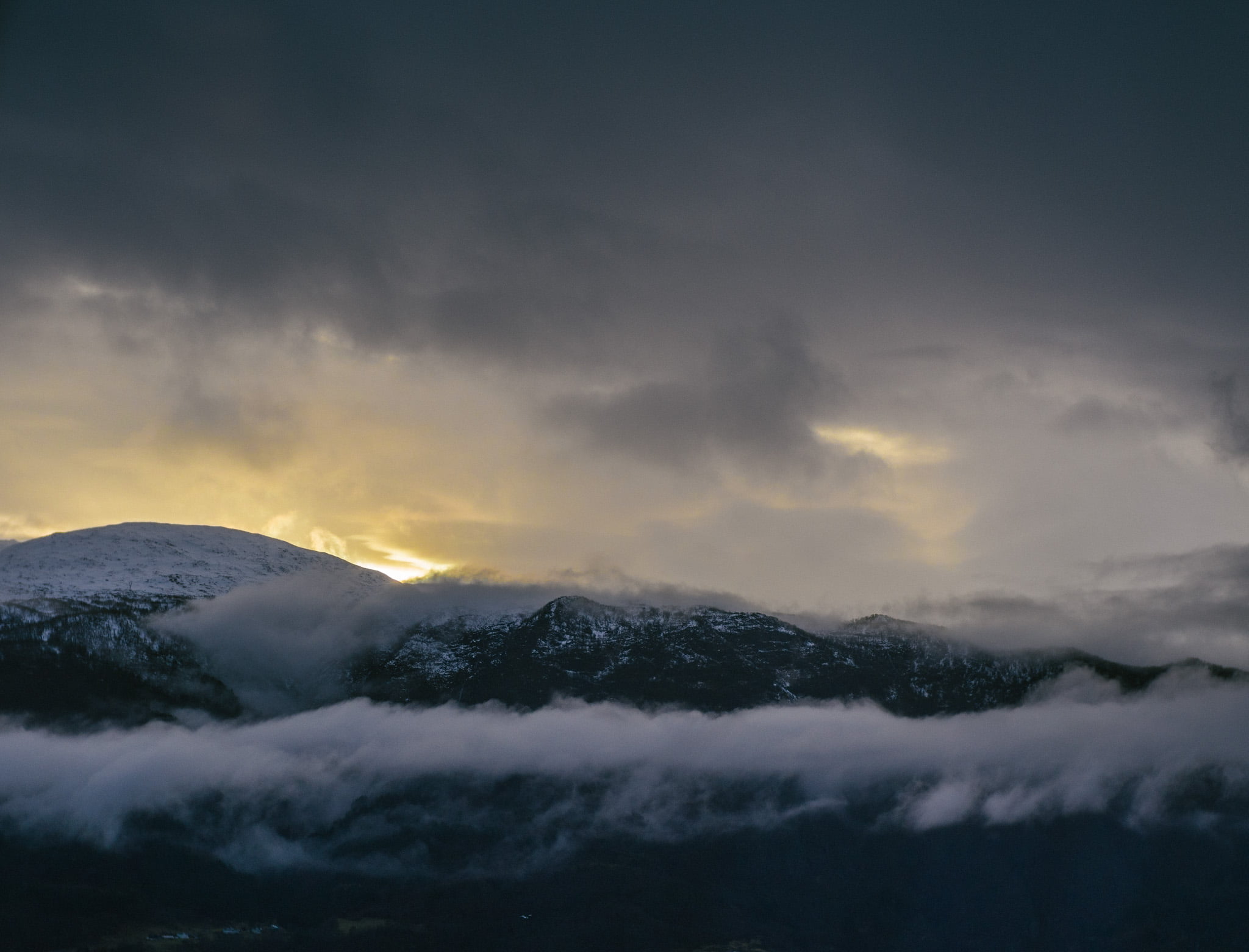 Leikanger, winter, surrounded, snow, cloud - Sky, scenics, mountain Peak, outdoors, nature, F1, Voigtländer, clouds, mountain, mountains, 35 mm, 1080P, HD Wallpaper