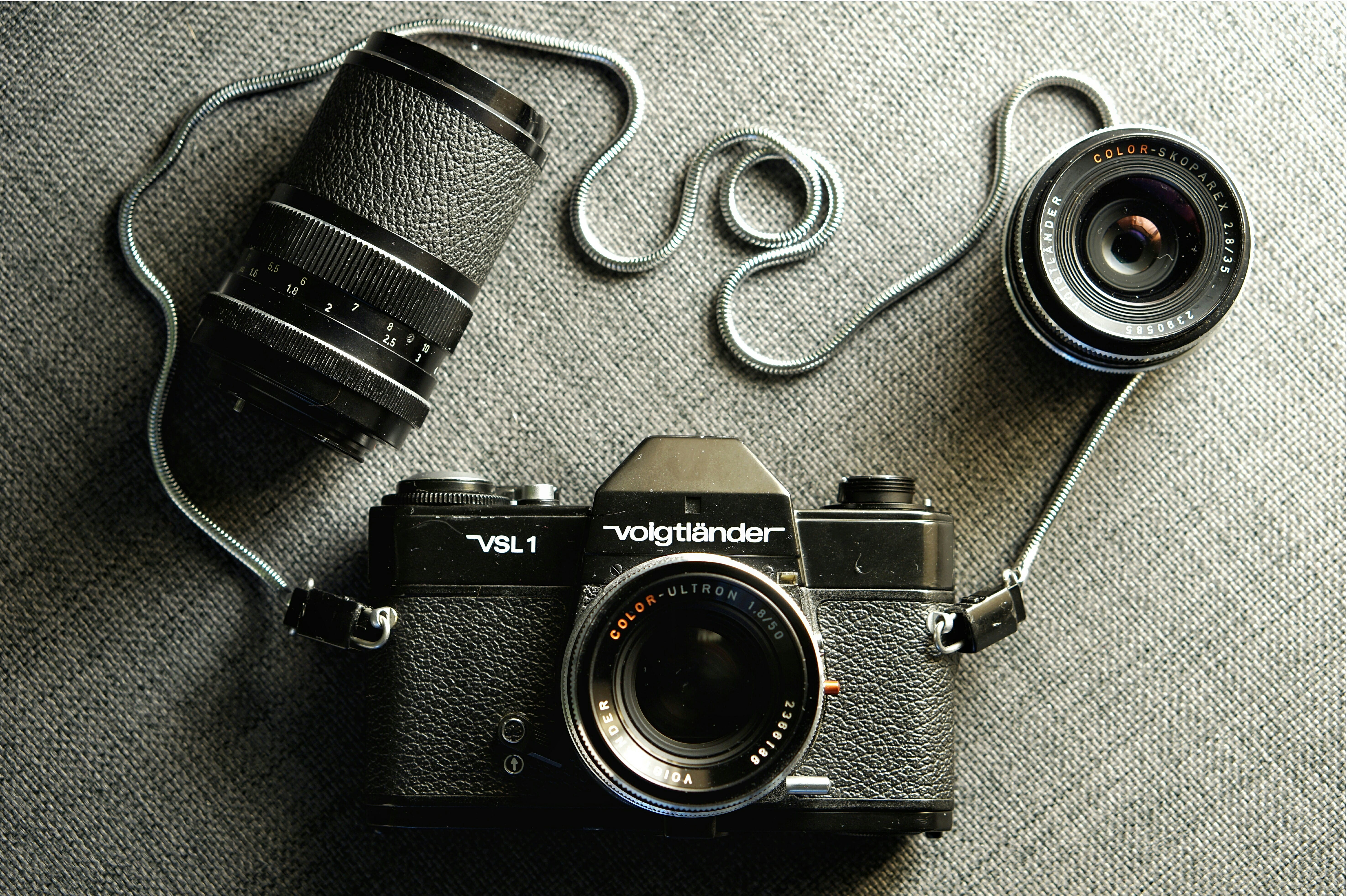 analog, still life, table, camera - photographic equipment, digital camera, voigtländer, photography themes, photographing, photographic equipment, lens - optical instrument, HD Wallpaper