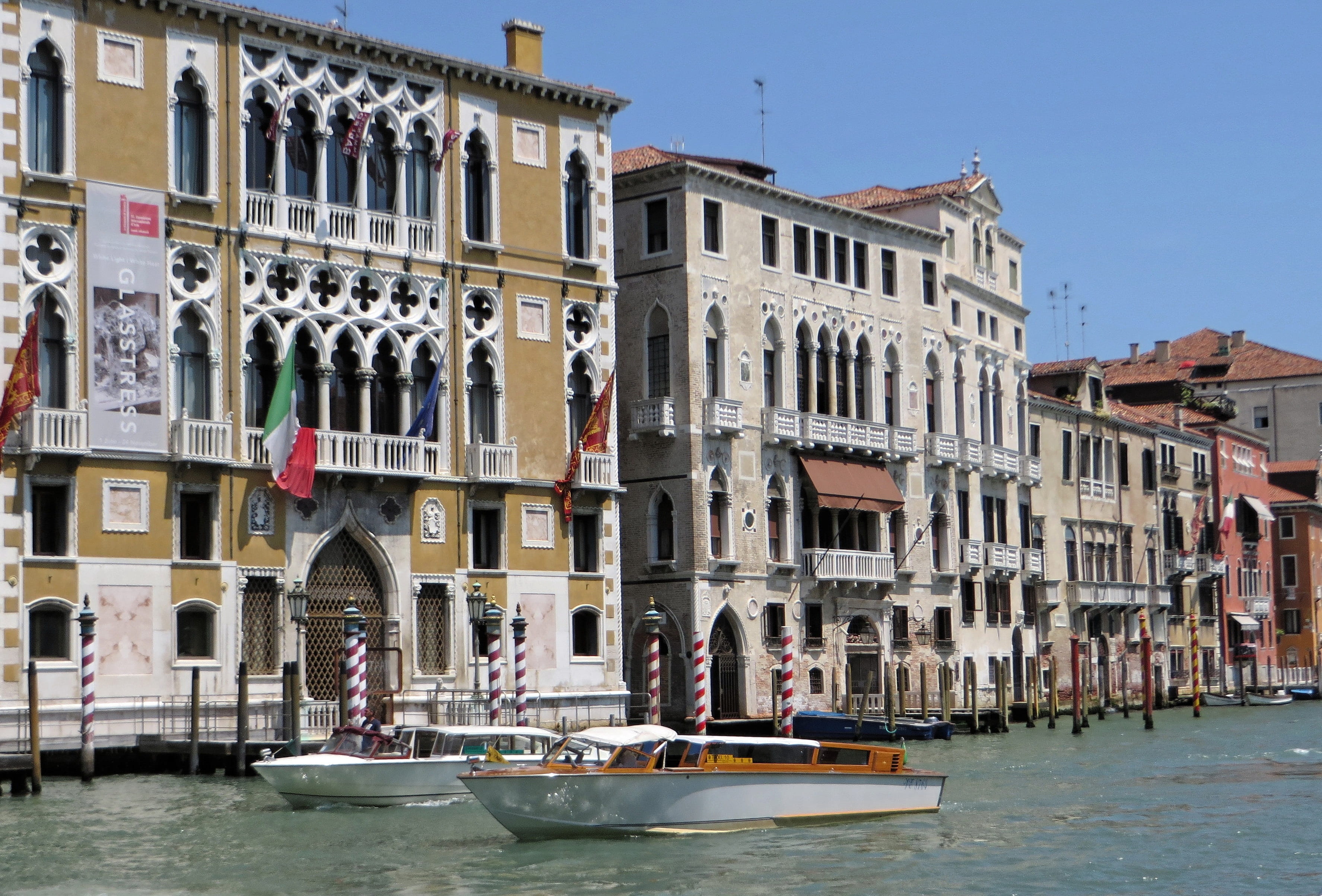 gondola - traditional boat, tourism, nature, water, channel, venice - Italy, facades, houses, travel, europe, passenger craft, sky, Venice, travel Destinations, HD Wallpaper