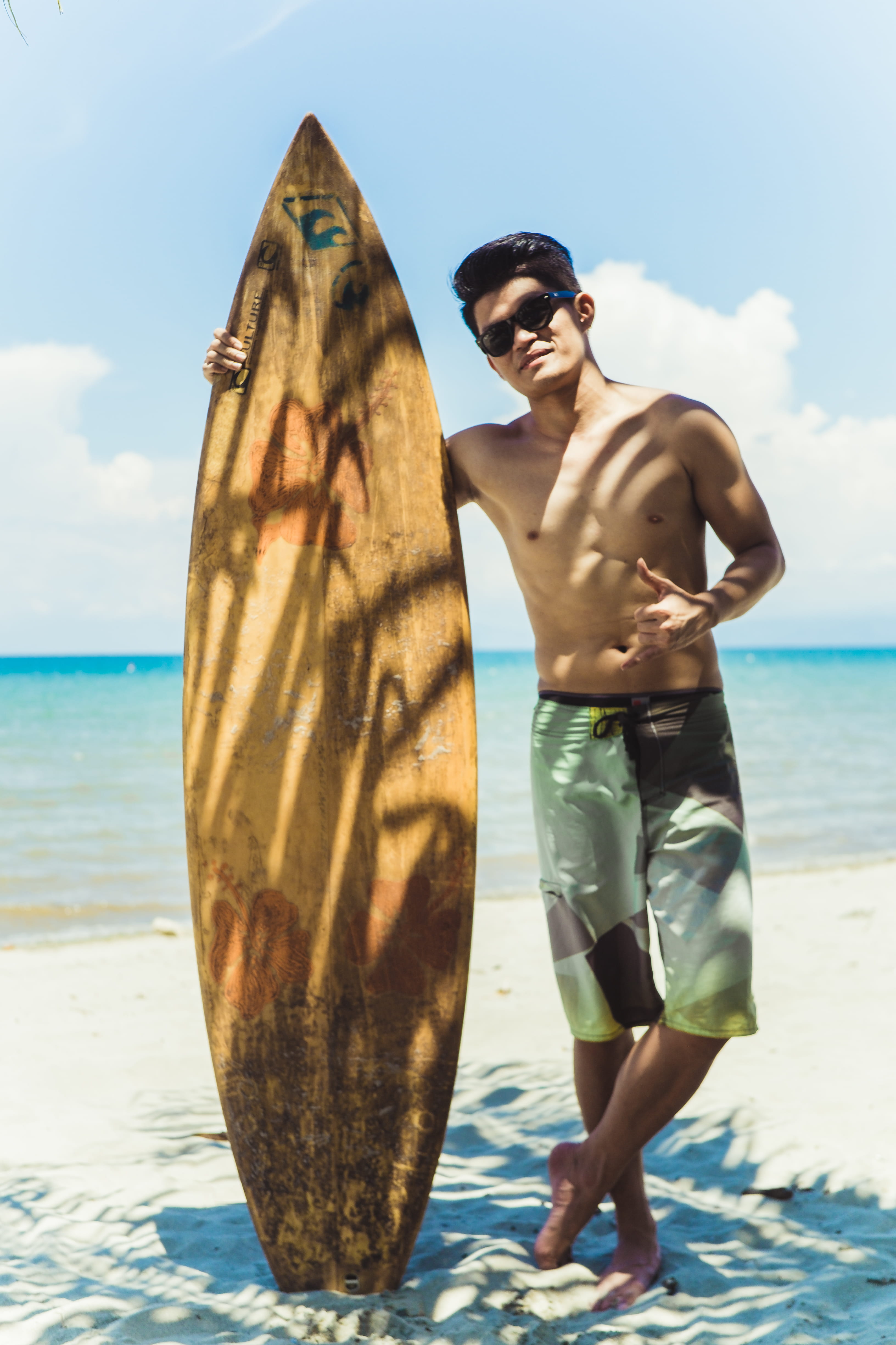 beach, real people, day, sea, standing, sunglasses, one person, sky, lifestyles, cagayan de oro city, leisure activity, glasses, philippines, outdoors, Phone HD Wallpaper