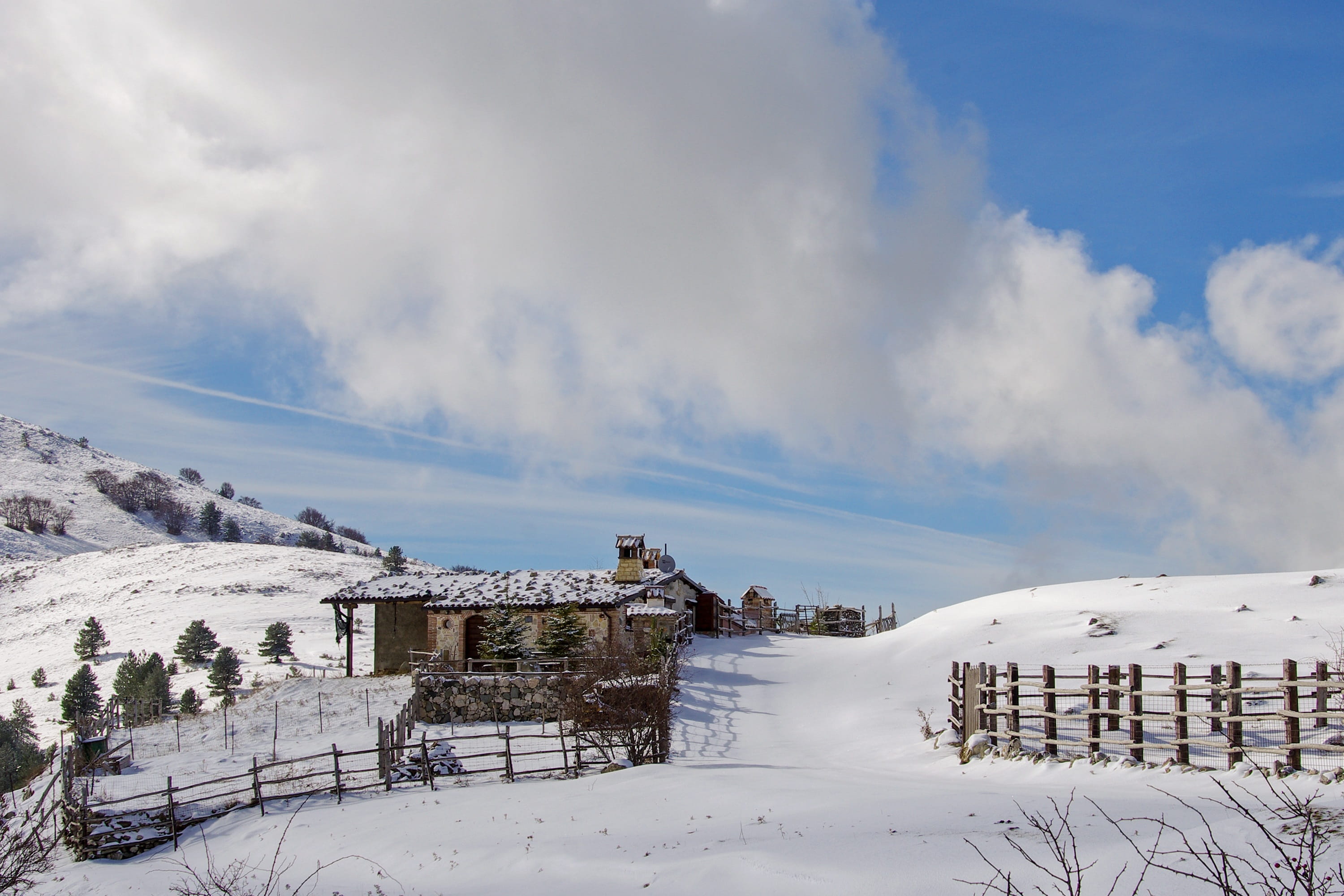 rural Scene, architecture, white color, mountain, national park of abruzzo, the abruzzo national park, built structure, white, sky, scenics, scenics - nature, HD Wallpaper
