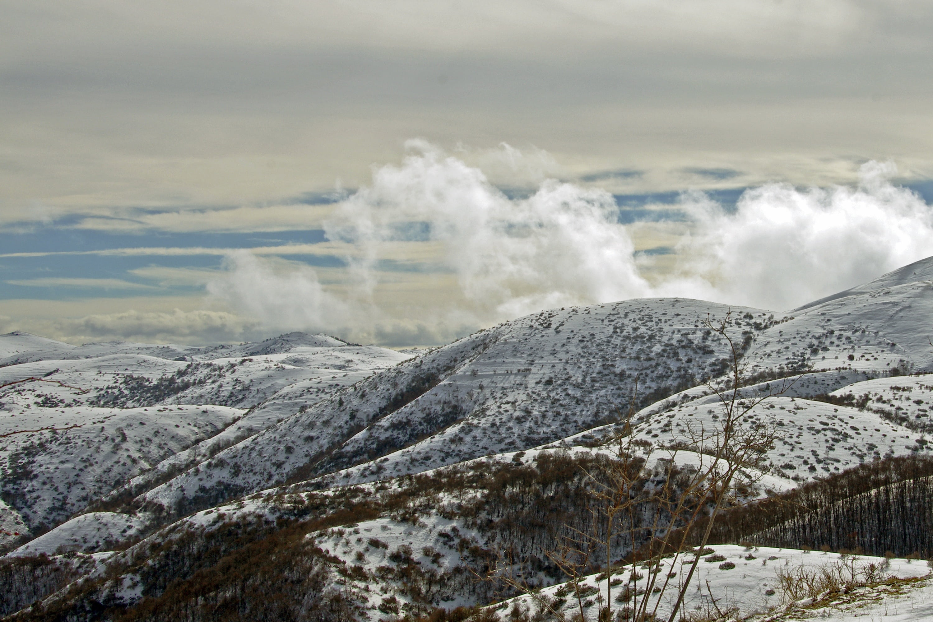 non-urban scene, abruzzo, nature, assergi, the apennines, fog, tranquil scene, snowcapped mountain, power, no people, outdoors, cloud - sky, geology, national park of abruzzo, HD Wallpaper