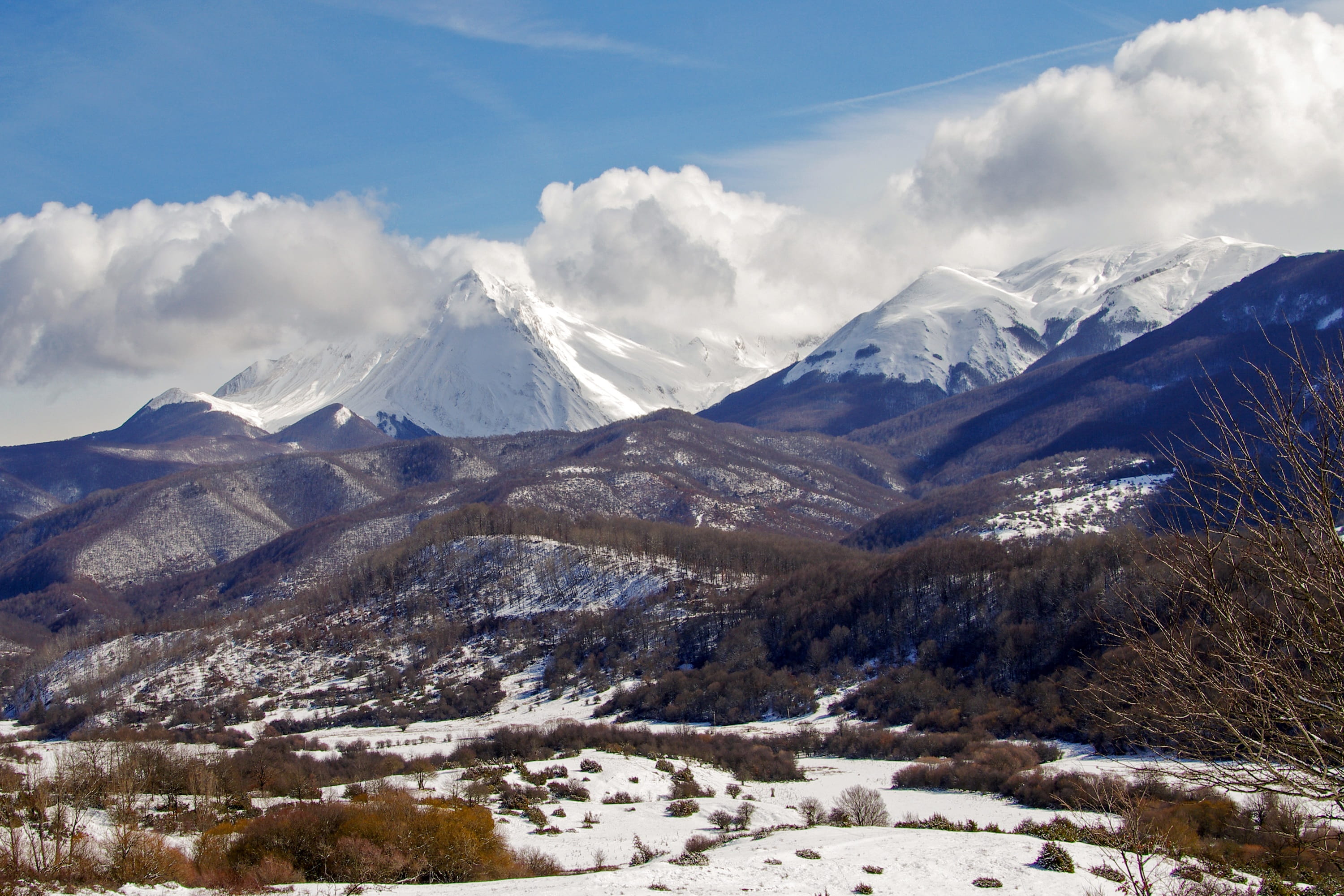 mountain Peak, gran sasso, land, non-urban scene, fog, mountain, no People, beauty In Nature, Abruzzo, landscapes, nature, scenics, the abruzzo national park, HD Wallpaper