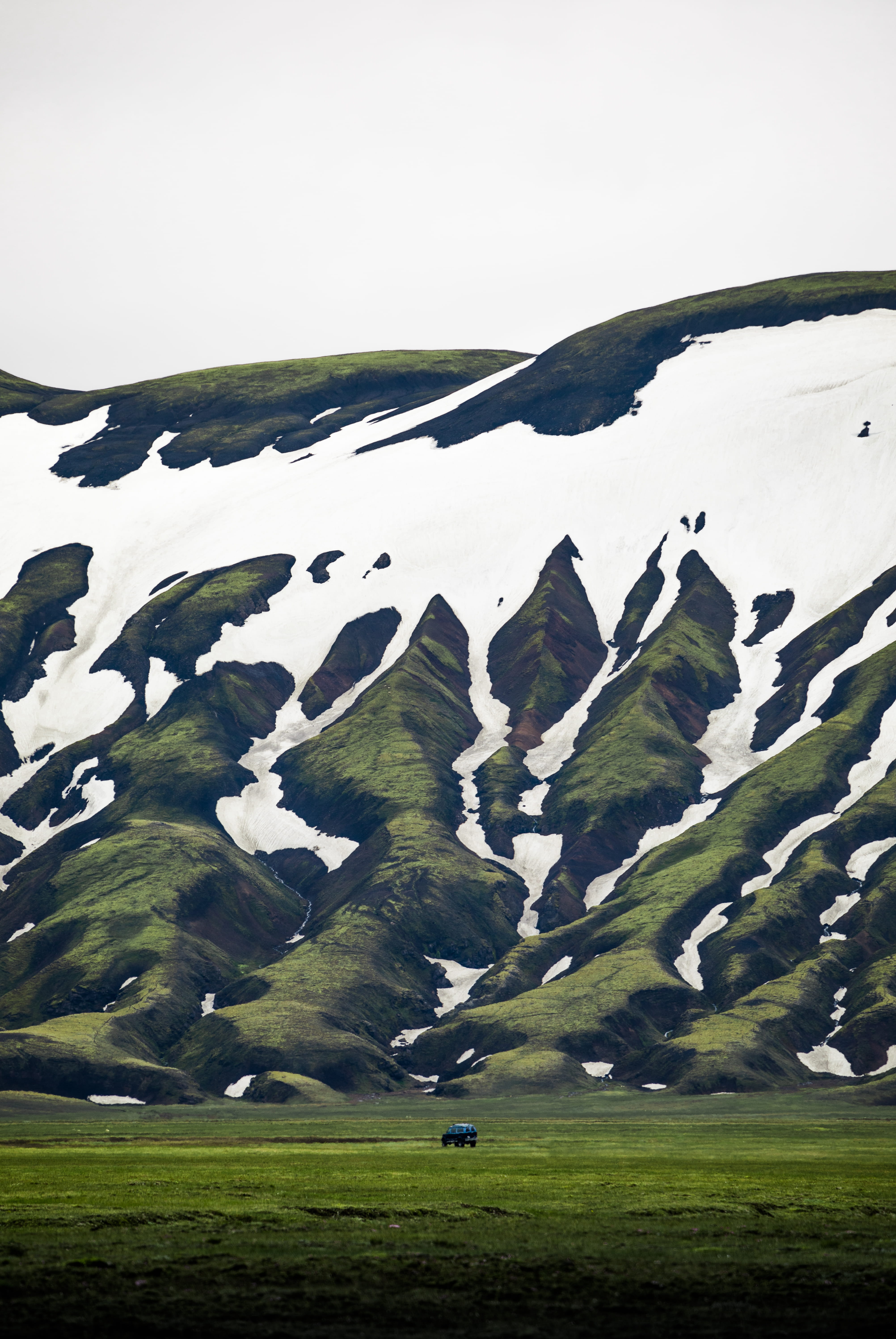 travel, alpine, iceland, scenics, nature, castelluccio, small, van, mountain, hill, scale, ridge, summer, mountain Range, grey, volcanic, valley, car, no People, Phone HD Wallpaper