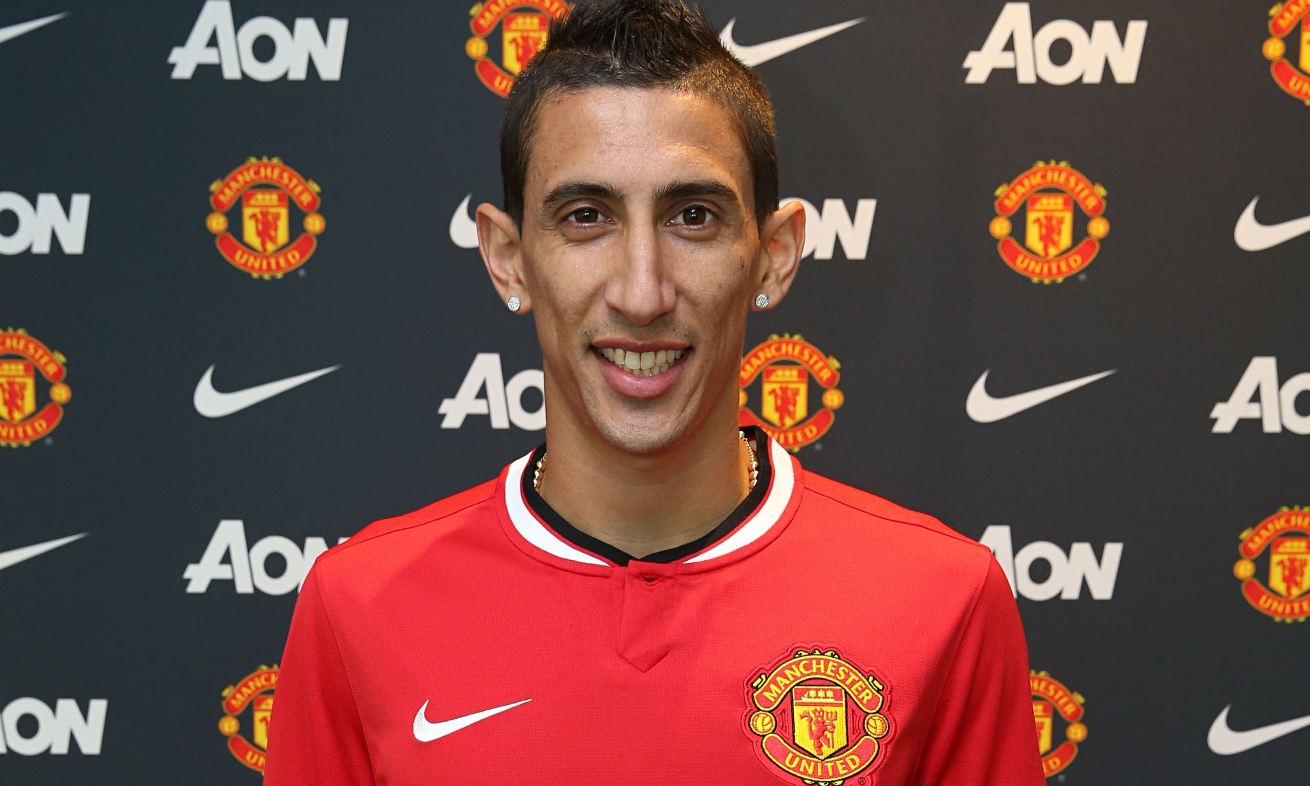 blackboard, headshot, front view, indoors, young men, red, one Person, angel di maria, 2K, fan - enthusiast, black Color, s, team sport, looking at camera, HD Wallpaper