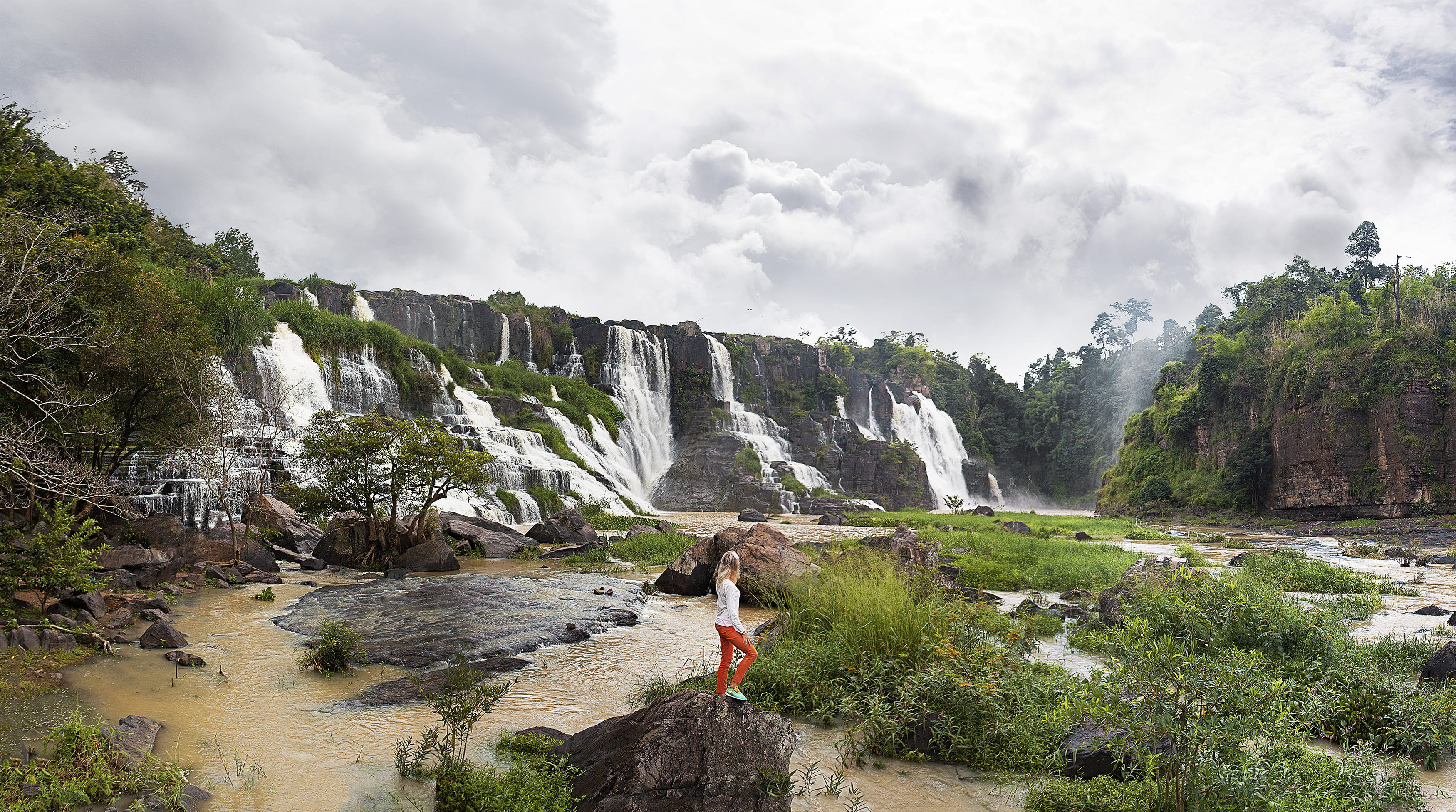 women, beauty in nature, trees, adult, outdoors, power in nature, leisure activity, rock, solid, nature, dalat, environment, people, sky, waterfall, clouds, HD Wallpaper