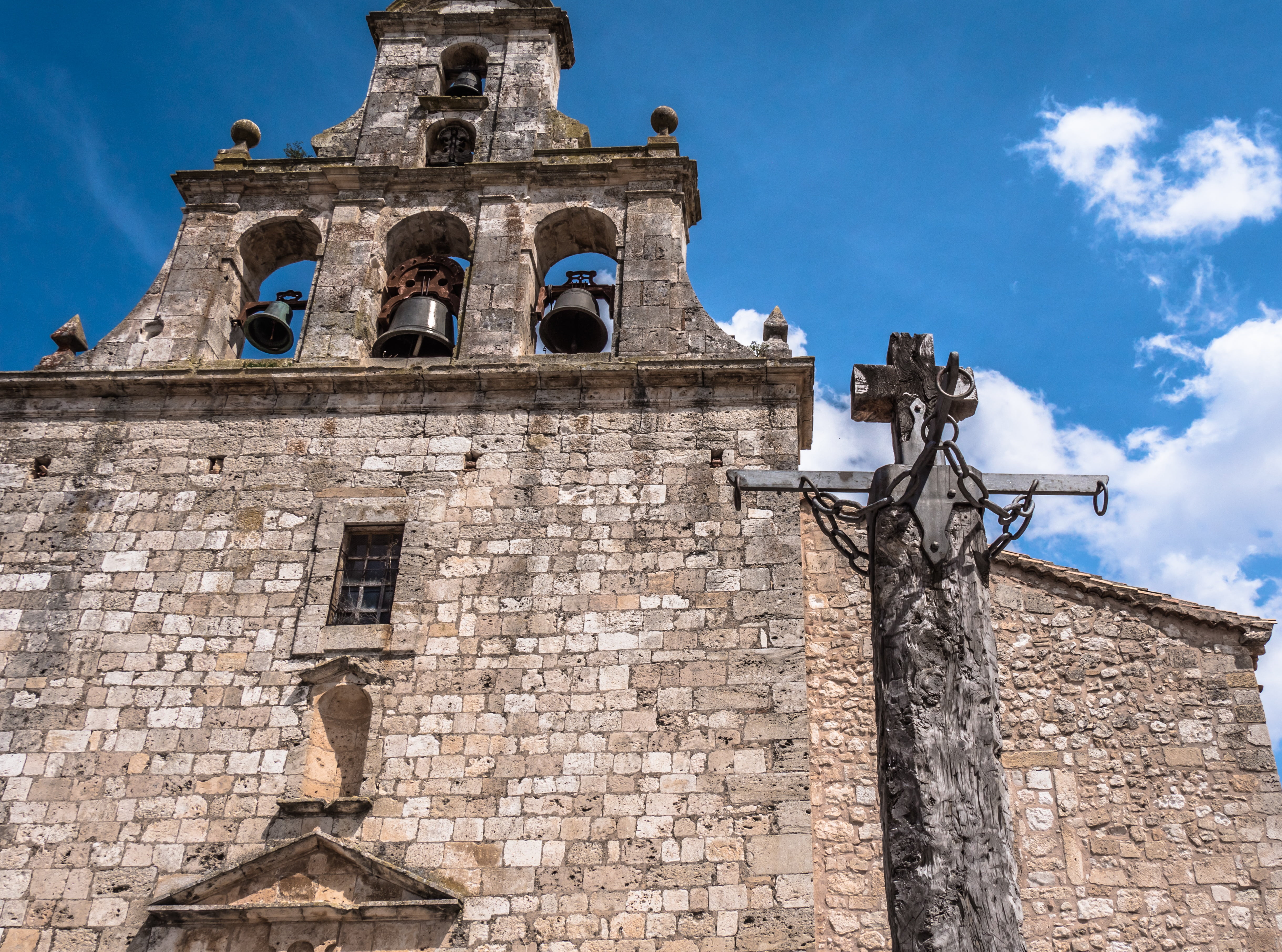 temple, europe, history, outdoors, low angle view, old building, religion, cloud - sky, cathedral, sky, brick, the past, campaign, stone wall, built structure, HD Wallpaper