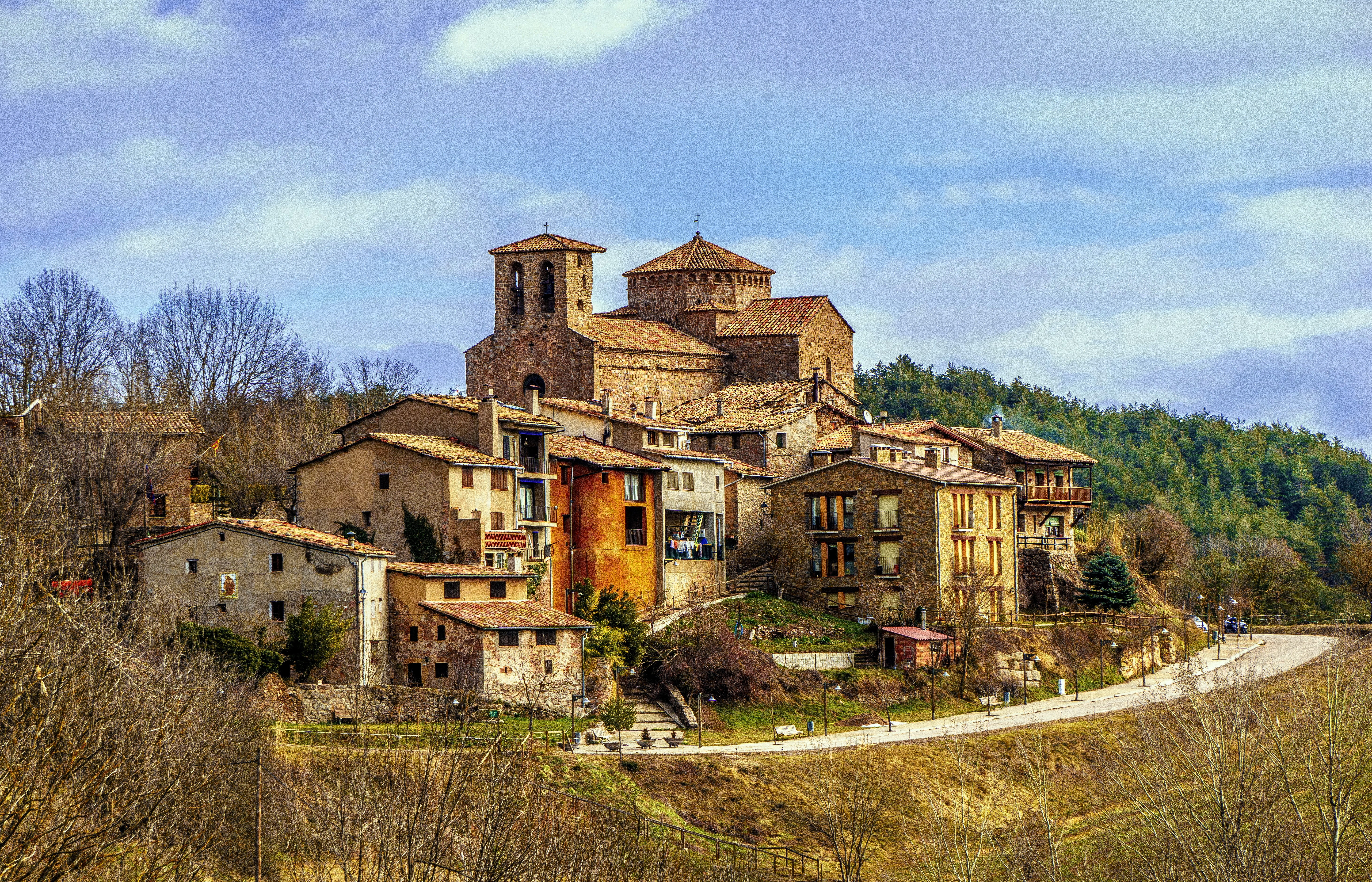 building, villa, casa vieja, house, church, old, old street, brown, travel destinations, no people, lawn, facade, tourism, outdoors, nature, houses, city, HD Wallpaper