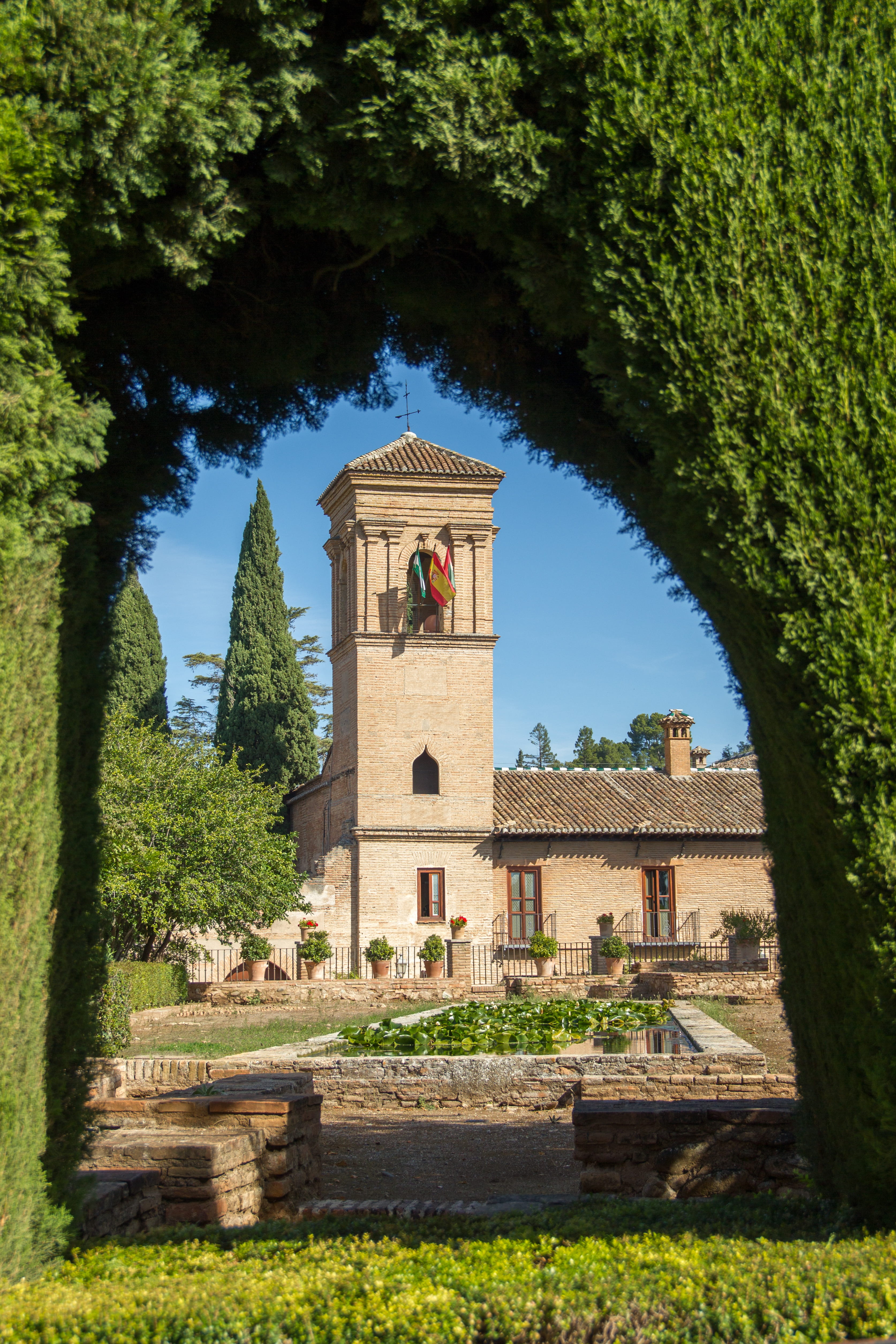 built structure, the past, 4K, parador, andalusia, plant, tower, building exterior, alhambra, sunlight, green color, no people, outdoors, religion, spirituality, Phone HD Wallpaper