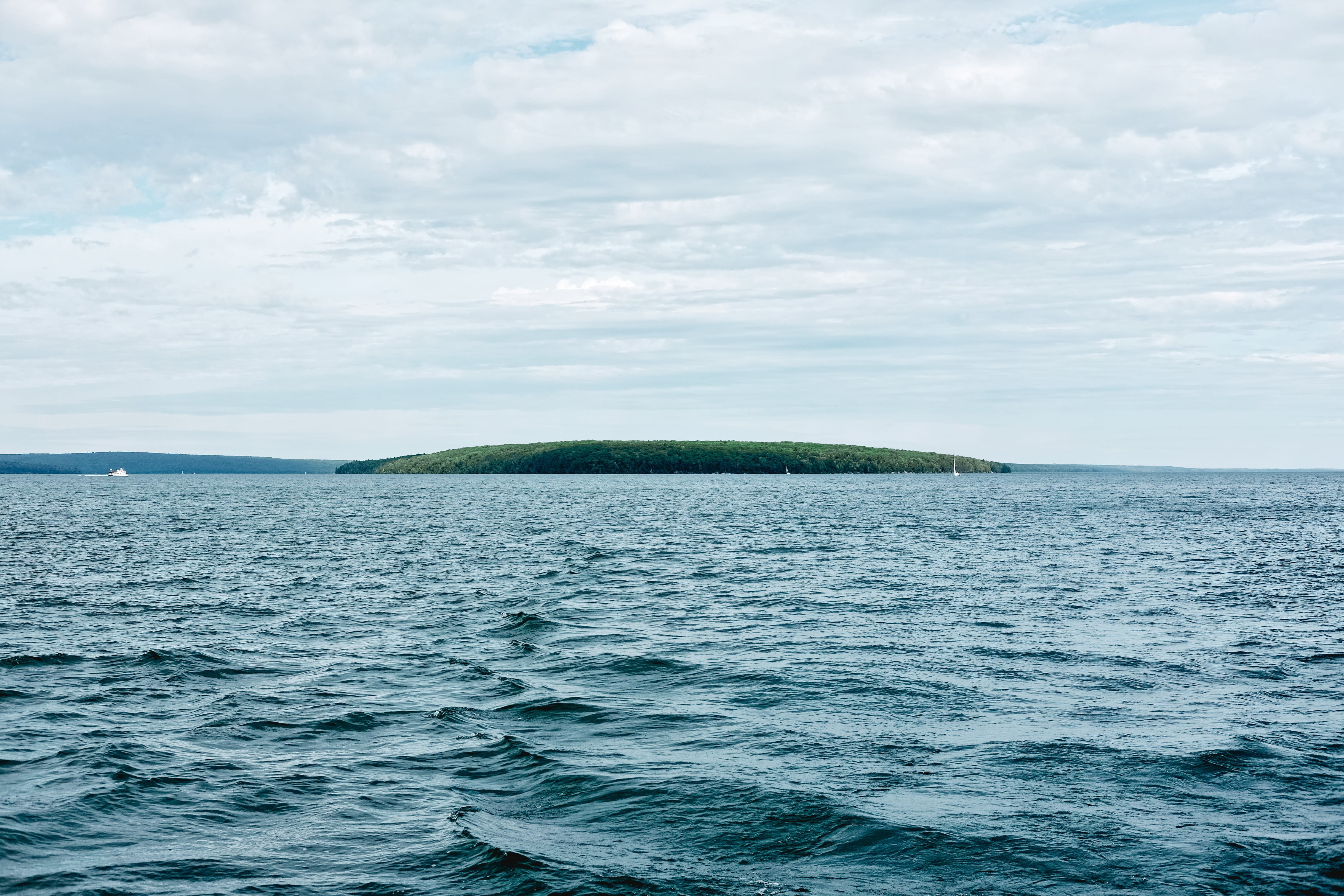 waterfront, lake superior, gray, day, outdoors, background, idyllic, lake, midwest, beauty in nature, sailing, green, cloud - sky, apostle islands, tranquility, HD Wallpaper