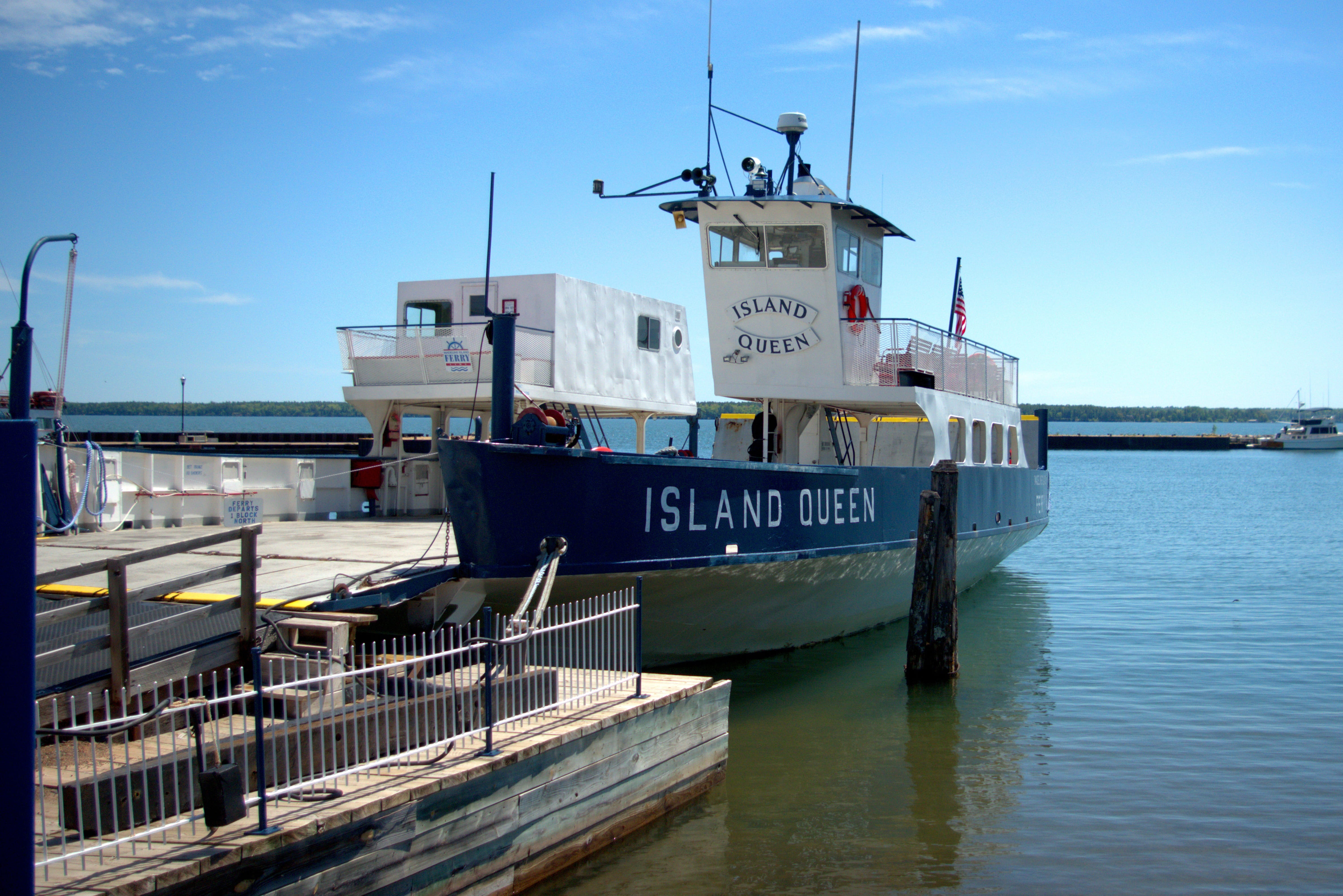 architecture, ferry, railing, harbour, bayfield, nature, waterfront, island, mode of transportation, ferryboat, harbor, day, western script, water, boat, HD Wallpaper