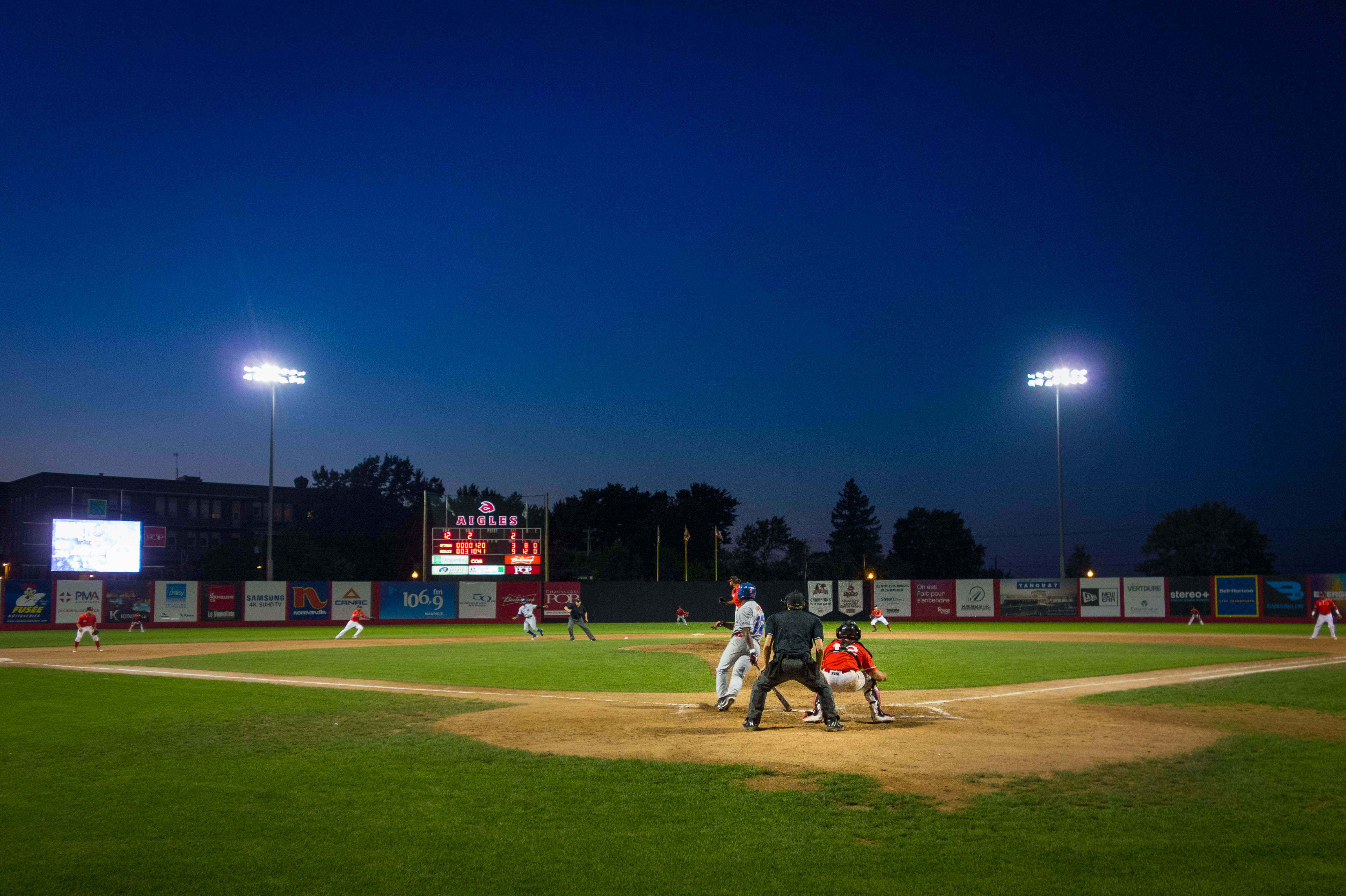 bat, lifestyles, grass, trois-rivières, men, group, baseball, plant, people, summer, sport, illuminated, real people, outdoor, leisure activity, full length, HD Wallpaper