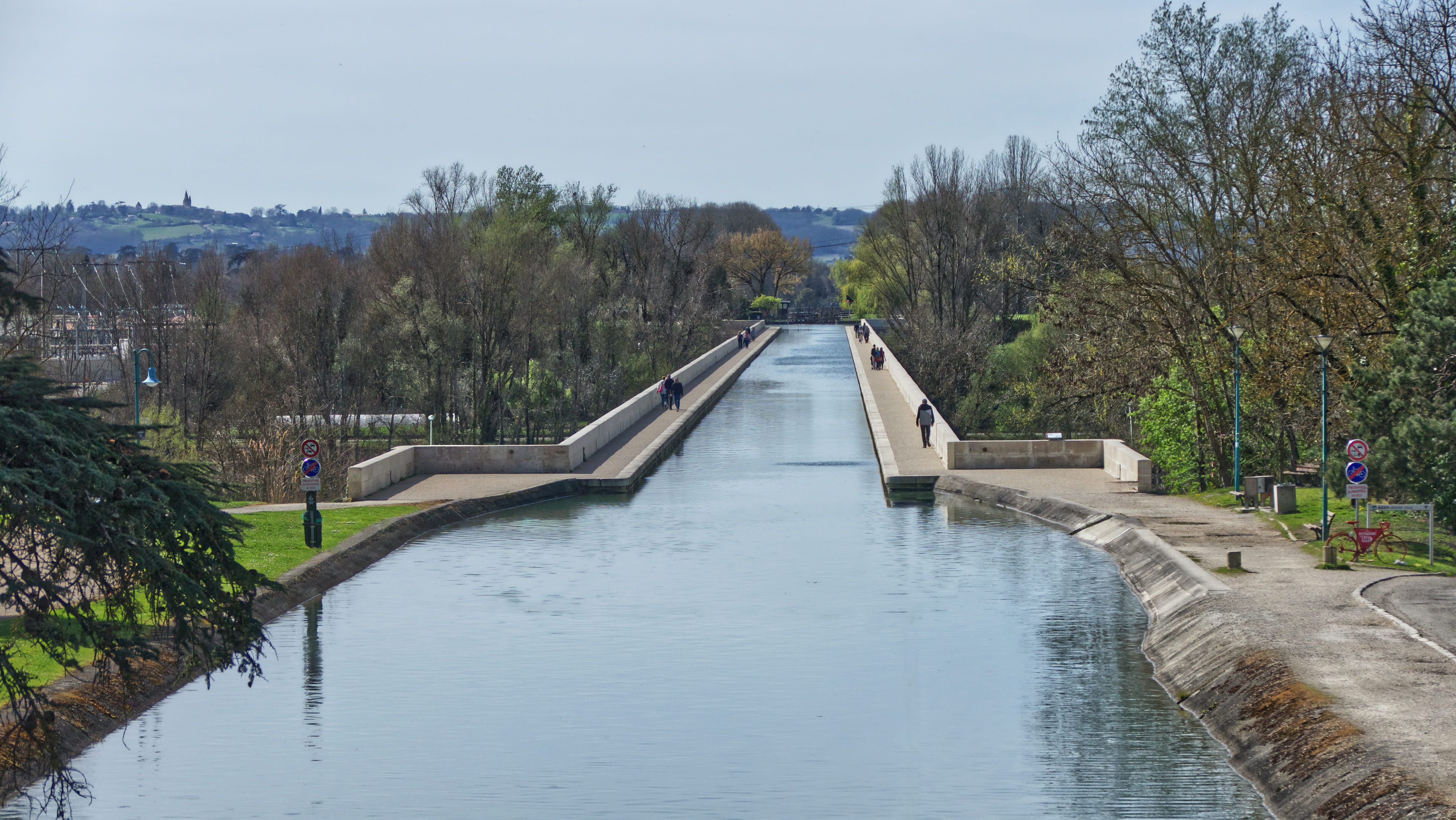 pont canal, growth, footbridge, no people, person, pont, 5K, fire hydrant, plant, canal, pier, scenics - nature, diminishing perspective, direction, beauty in nature, HD Wallpaper
