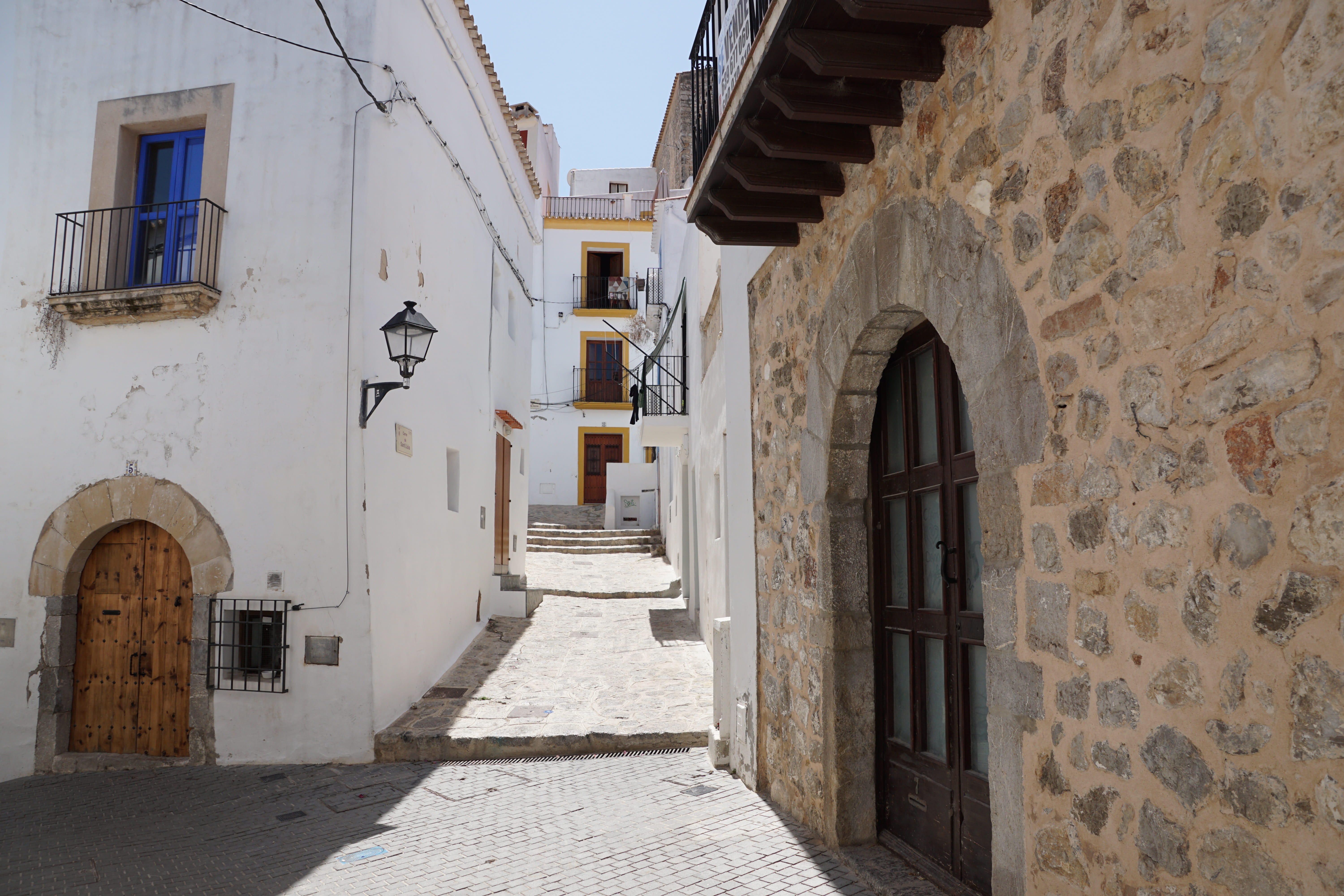wall - building feature, built structure, 5K, alley, building exterior, residential district, idyllic, White, Eivissa, the way forward, sunlight, Road, HD Wallpaper