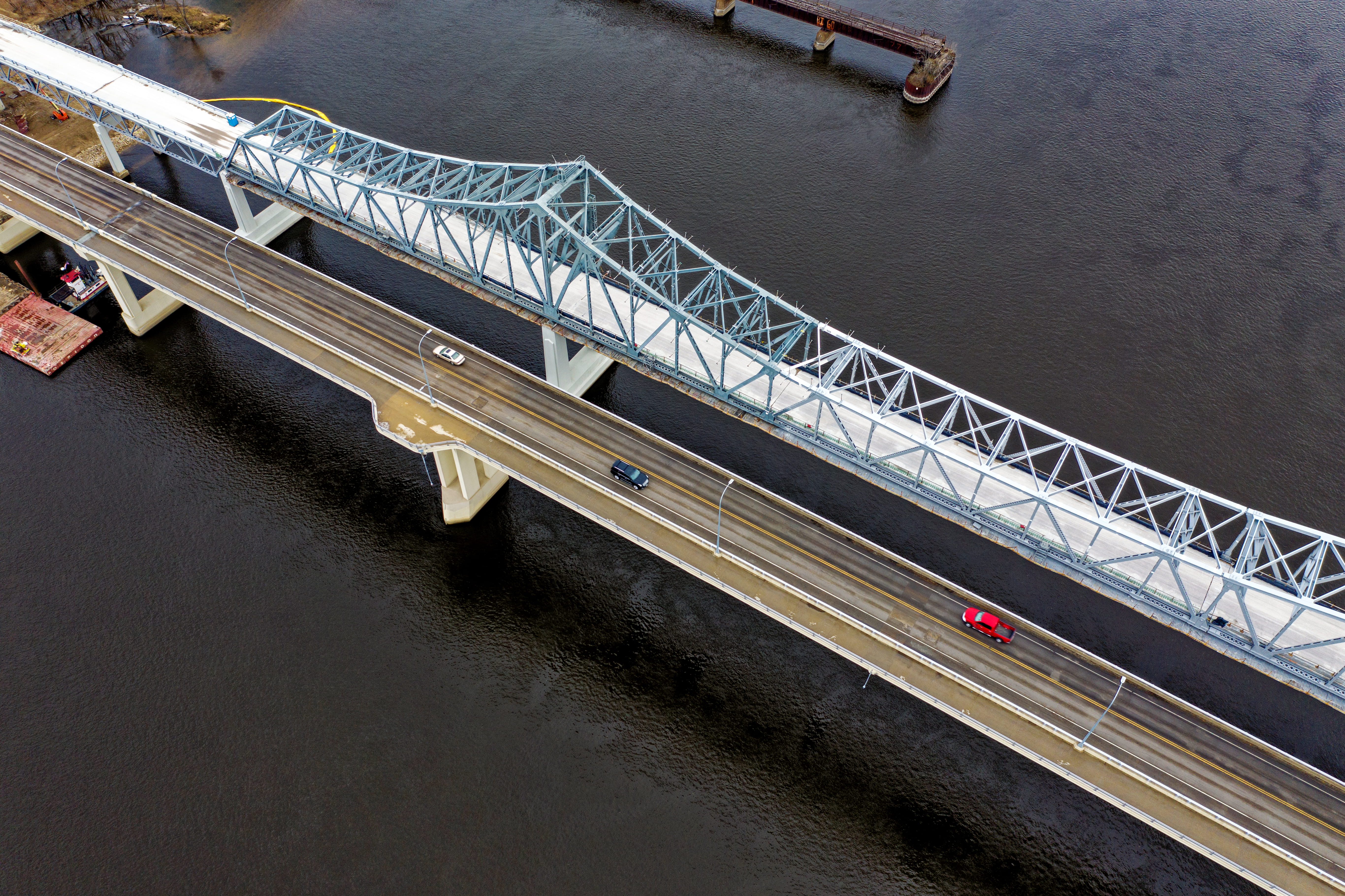 architecture, outdoors, 5K, high angle view, road, aerial, Mississippi River, drone shot, birds eye view, incidental people, day, railing, water, shot, HD Wallpaper