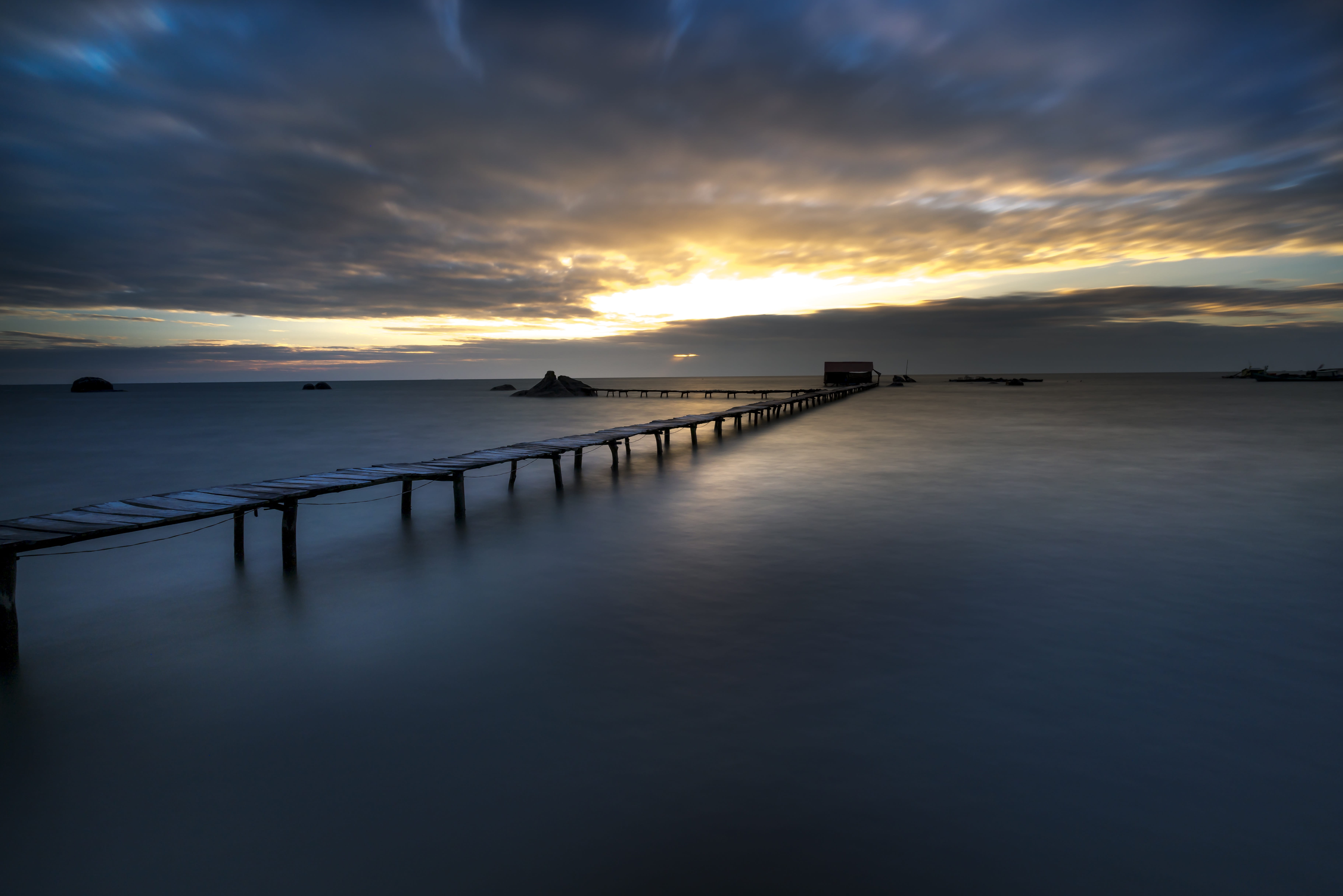 the resort, the boat, the sea, pier, blue, nice, 5K, no people, bridge, wide, vivid, outdoor, the beach, outdoors, water, harbour bridge, tranquility, HD Wallpaper