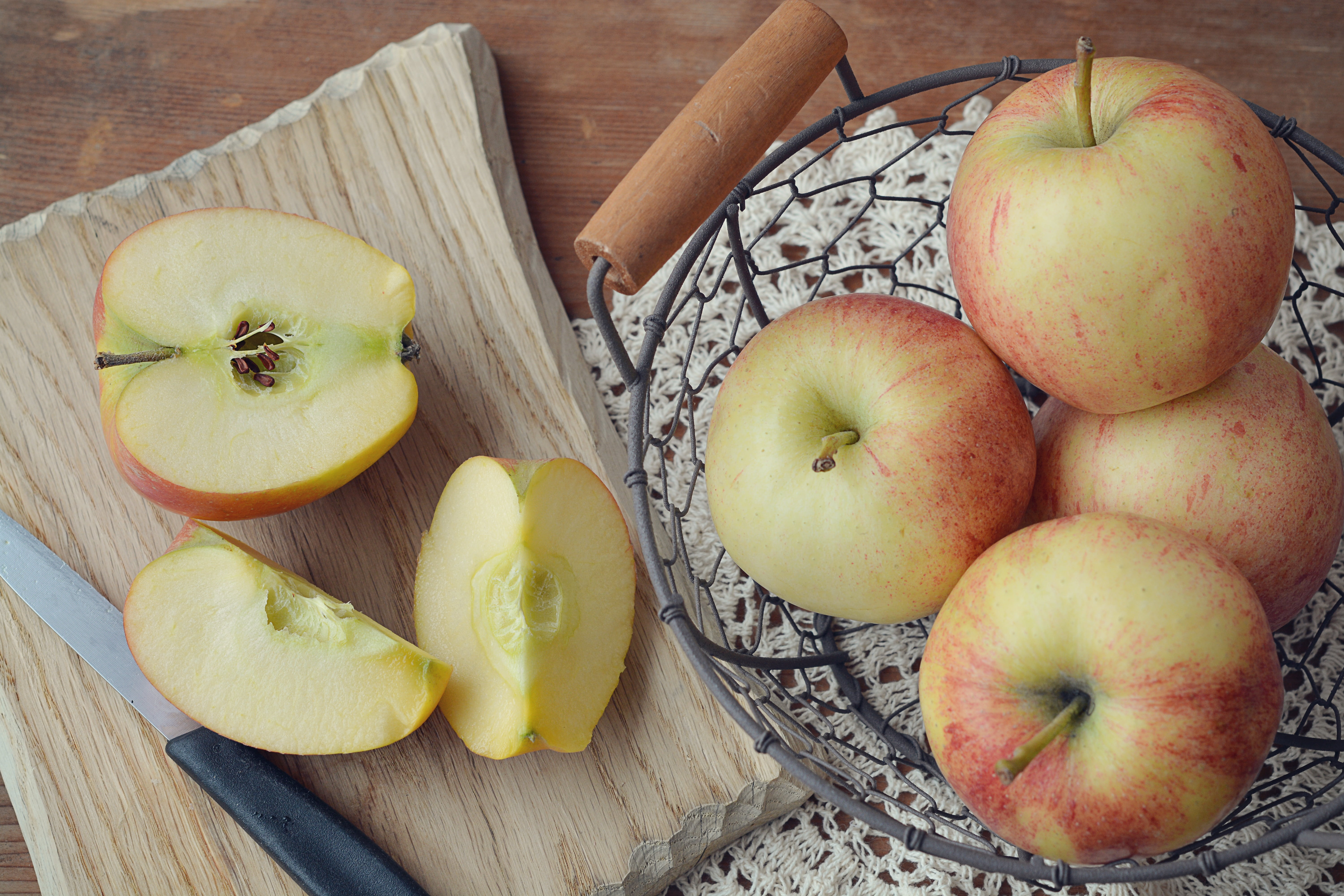 knife, bio apple, wooden board, slice, healthy eating, sliced apple, fruit basket, table, 5K, bio, halved, vitamins, fruit, healthy, group of objects, HD Wallpaper