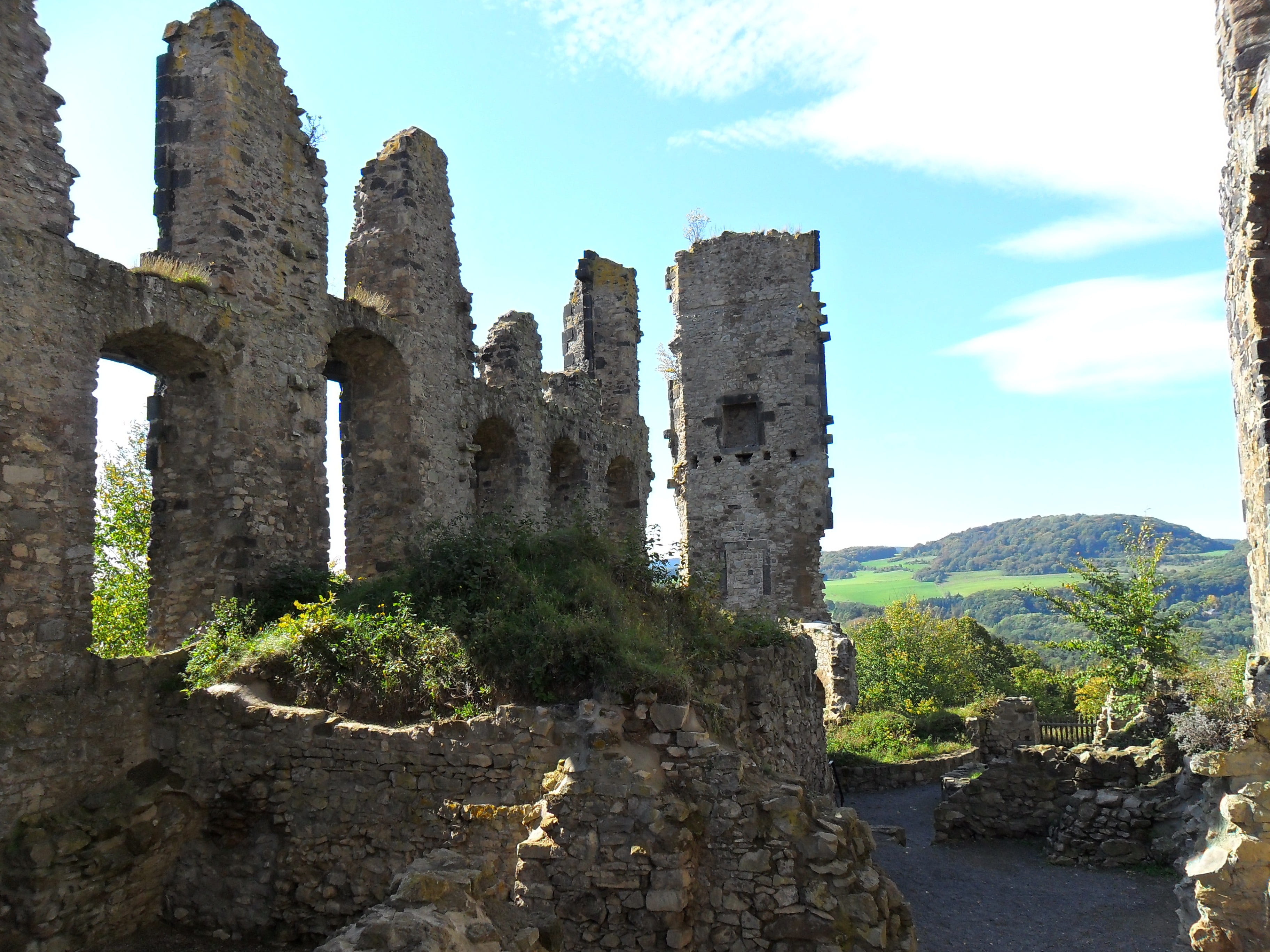 sky, tourism, 2K, ancient civilization, solid, plant, built structure, building exterior, olbrück castle, the past, ruin, ancient, viewpoint, day, visit, HD Wallpaper