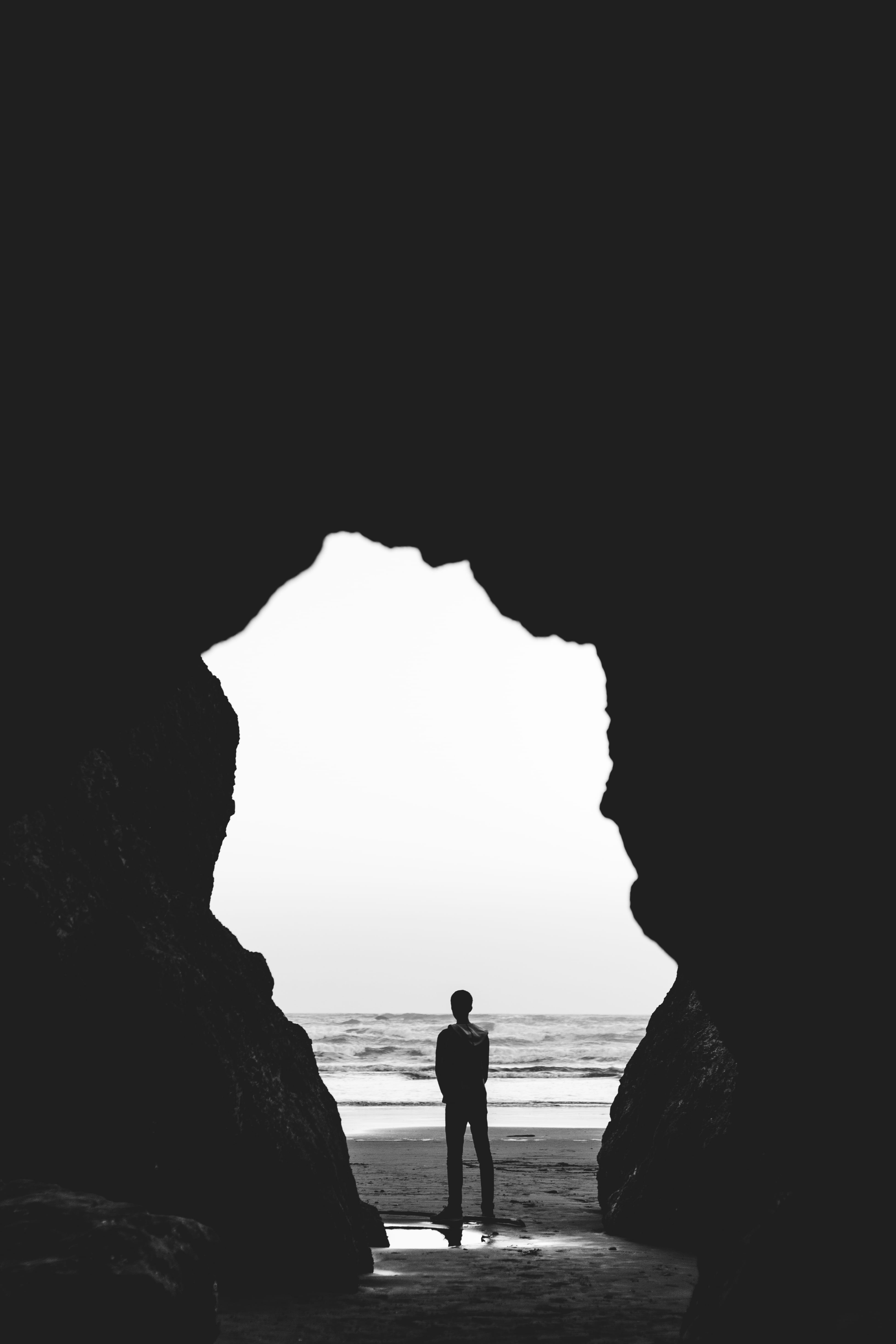 one person, sky, cove, arch, men, ruby beach, water, beauty in nature, rock, seashore, rock formation, lifestyles, shoreline, human, outdoors, grayscale, Phone HD Wallpaper