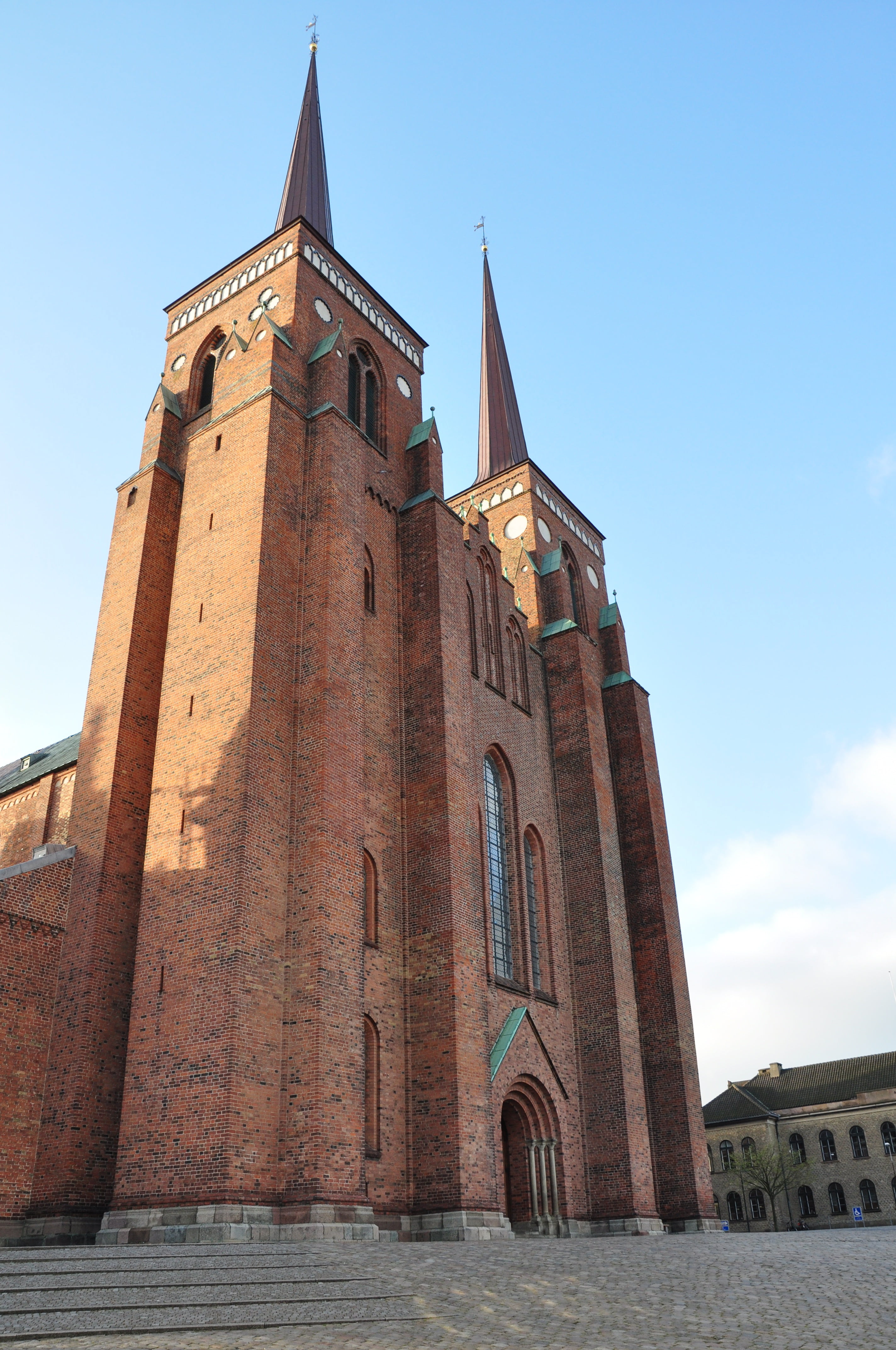 belief, culture, building, nature, low angle view, worship, day, no people, famous, architecture, sightseeing, roskilde, clock, 4K, denmark, sky, spire, Phone HD Wallpaper