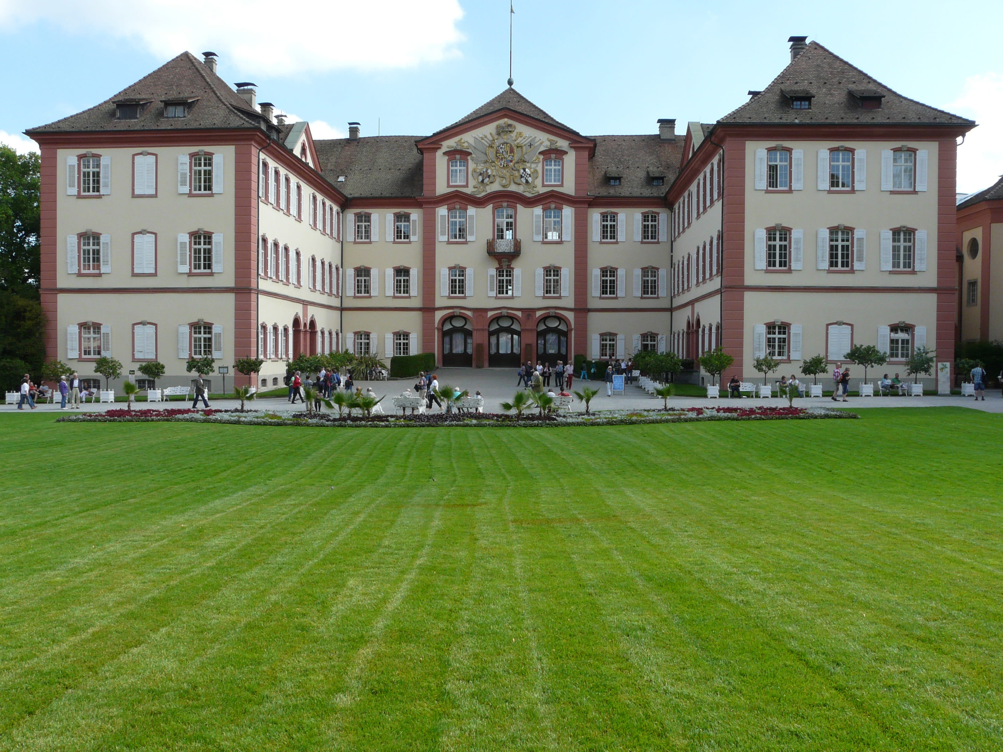 day, castle, 2K, island, plant, Knights Castle, city, knights, mainau, cloud - sky, residential district, villa, house, lawn, outdoors, apartment, incidental people, HD Wallpaper