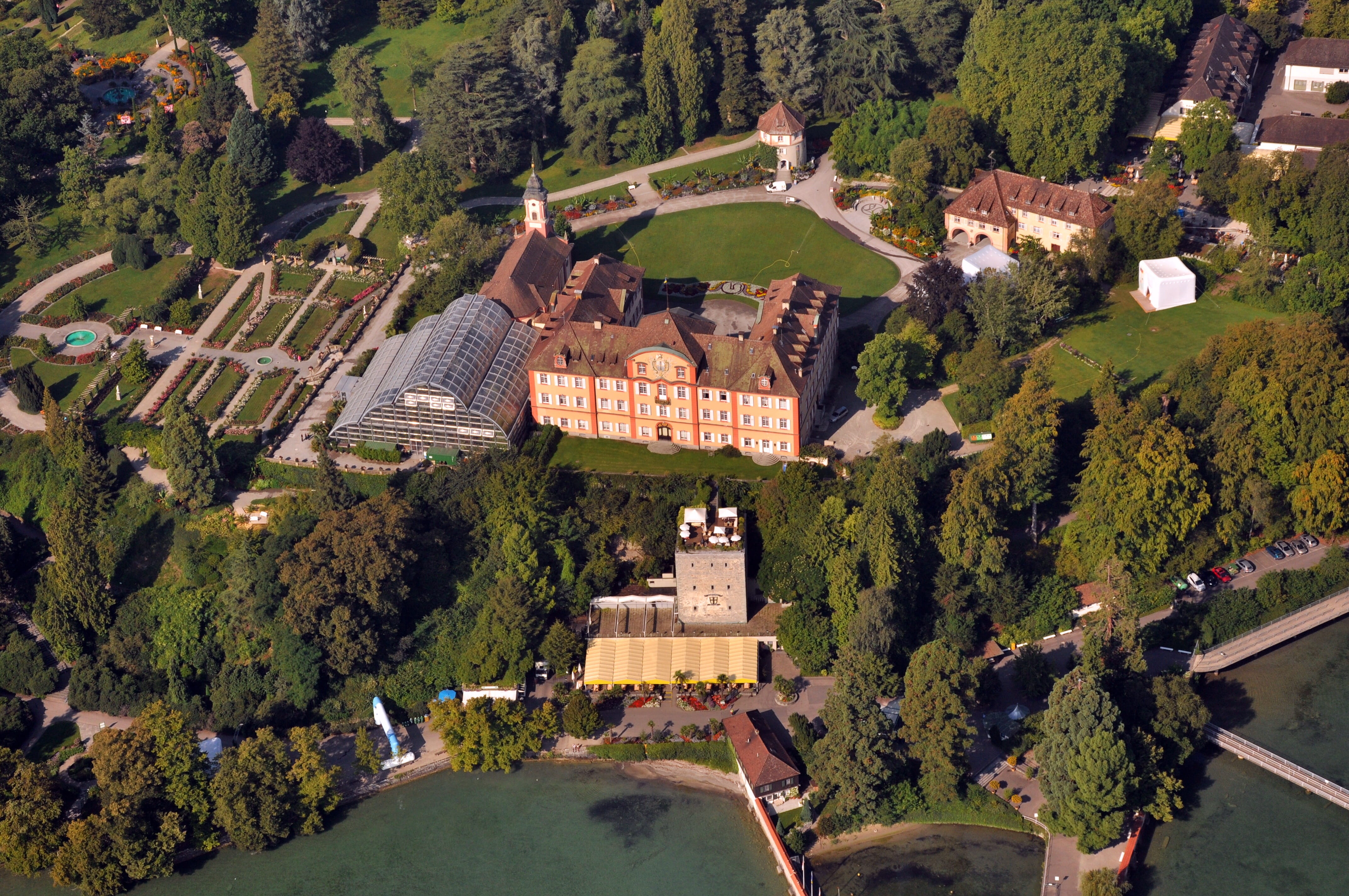 plant, growth, sunlight, green color, roof, tree, park, high angle view, city, mainau island, residential district, building exterior, building, mountain, HD Wallpaper