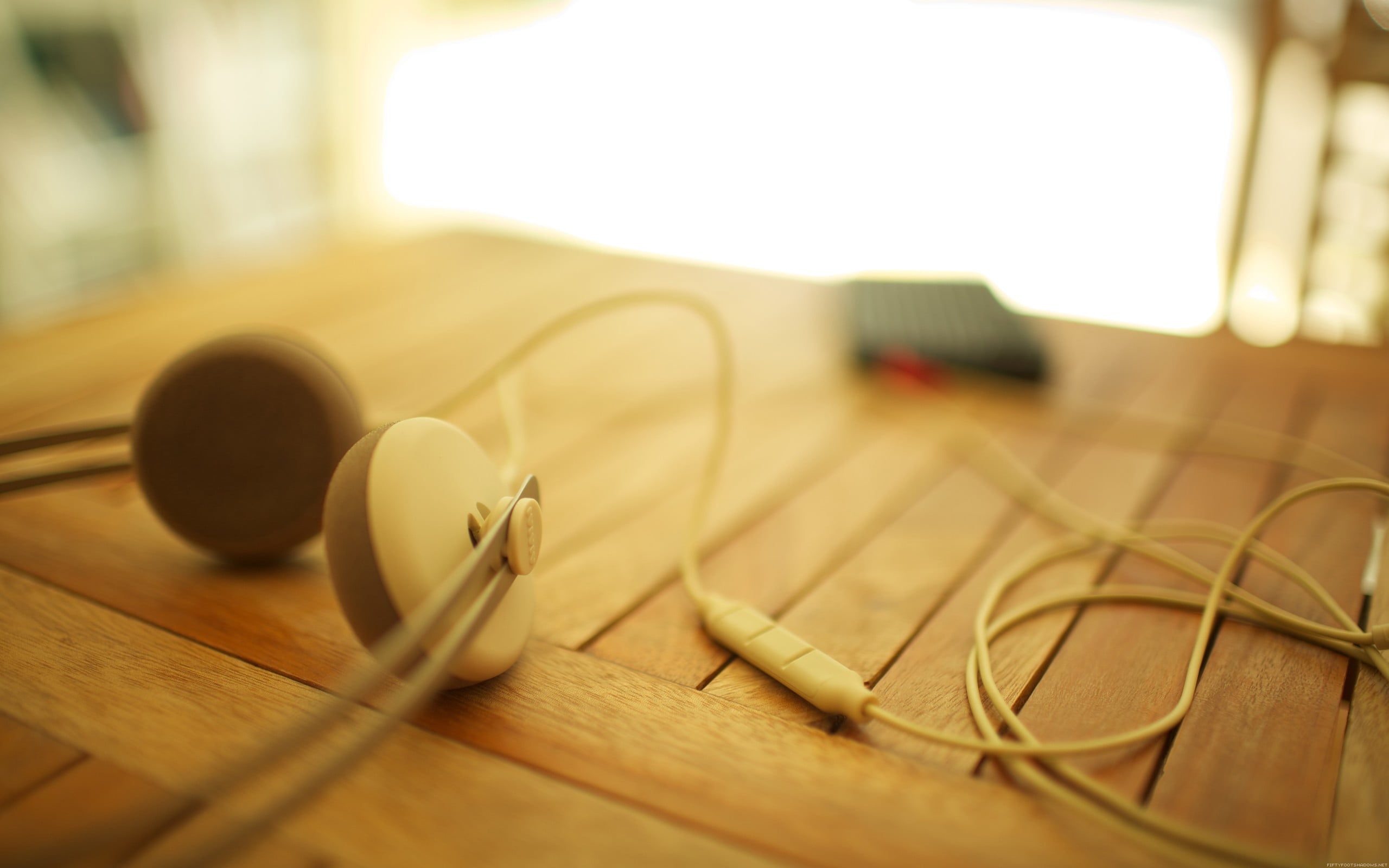 day, focus on foreground, headphones, 2K, simplicity, selective focus, wood - material, gold, sunglasses, education, no people, still life, metal, equipment, HD Wallpaper
