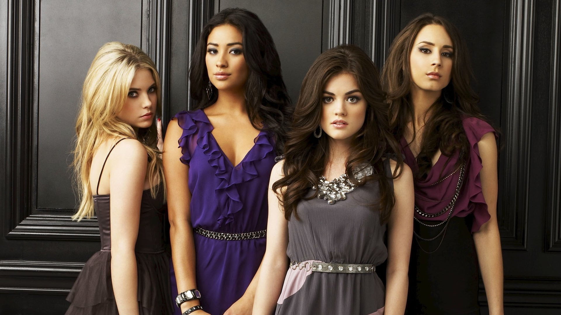 fashion, clothing, togetherness, envy, people, waiting, young adult, flirting, women, TV Show, adult, friendship, teenager, young women, emotion, hairstyle, HD Wallpaper