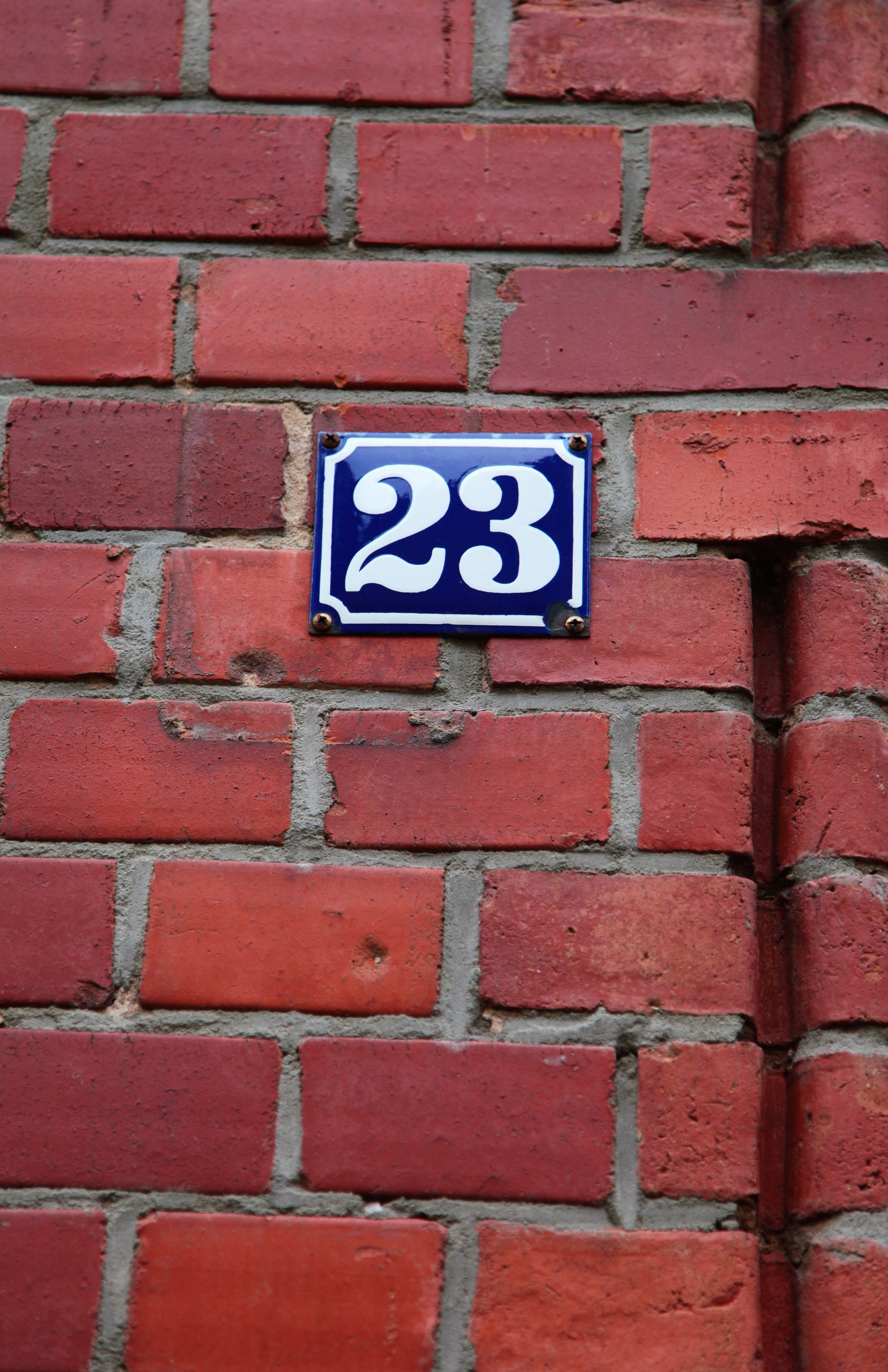 built structure, full frame, house entrance, communication, information, red, western script, wall - building feature, metal, close-up, sign, house number, Phone HD Wallpaper