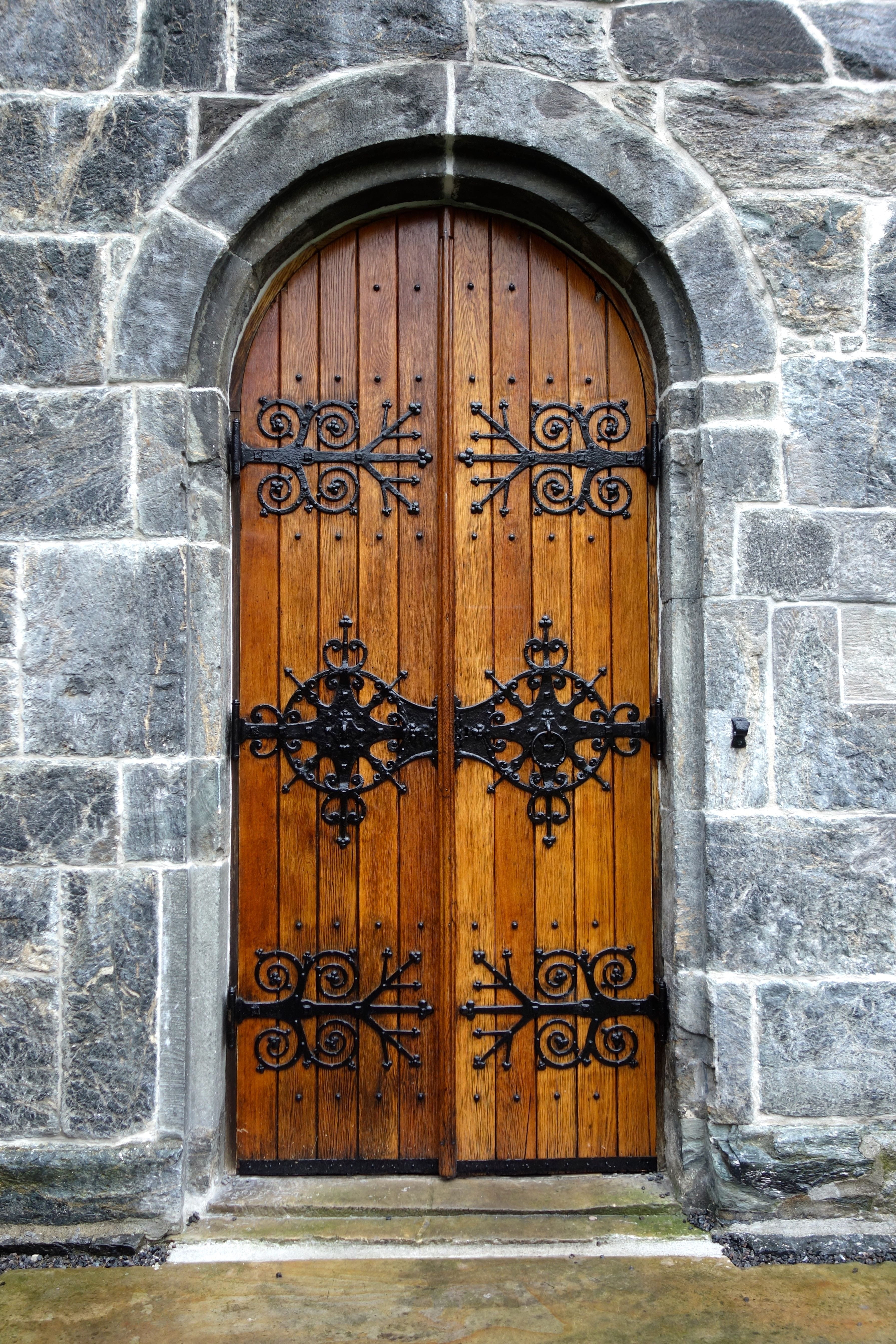 input range, wood, Door, Entrance, metal, gate, stone wall, architecture, Input, House, safety, no people, protection, front door, goal, outdoors, arch, Phone HD Wallpaper