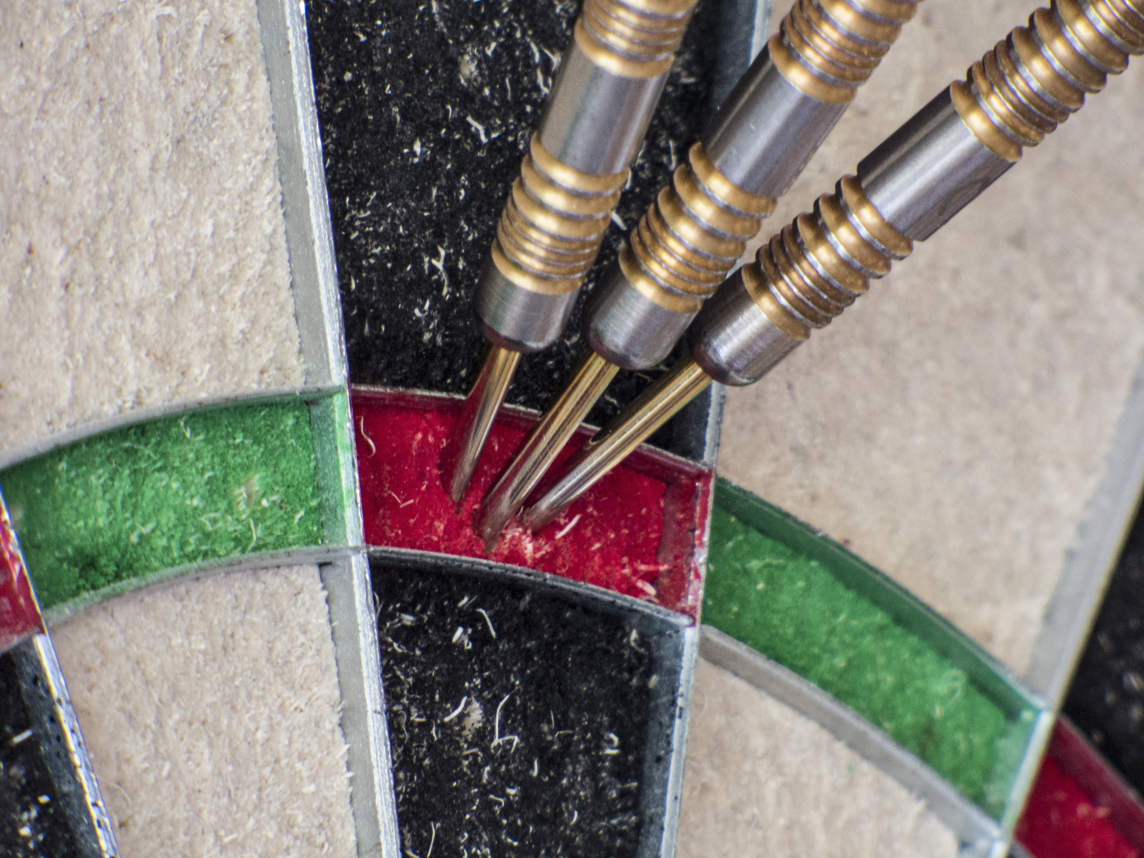 day, throw, motion, target, bulls eye, craft, paintbrush, high angle view, still life, in a row, wall - building feature, dart, brush, close-up, no people, HD Wallpaper