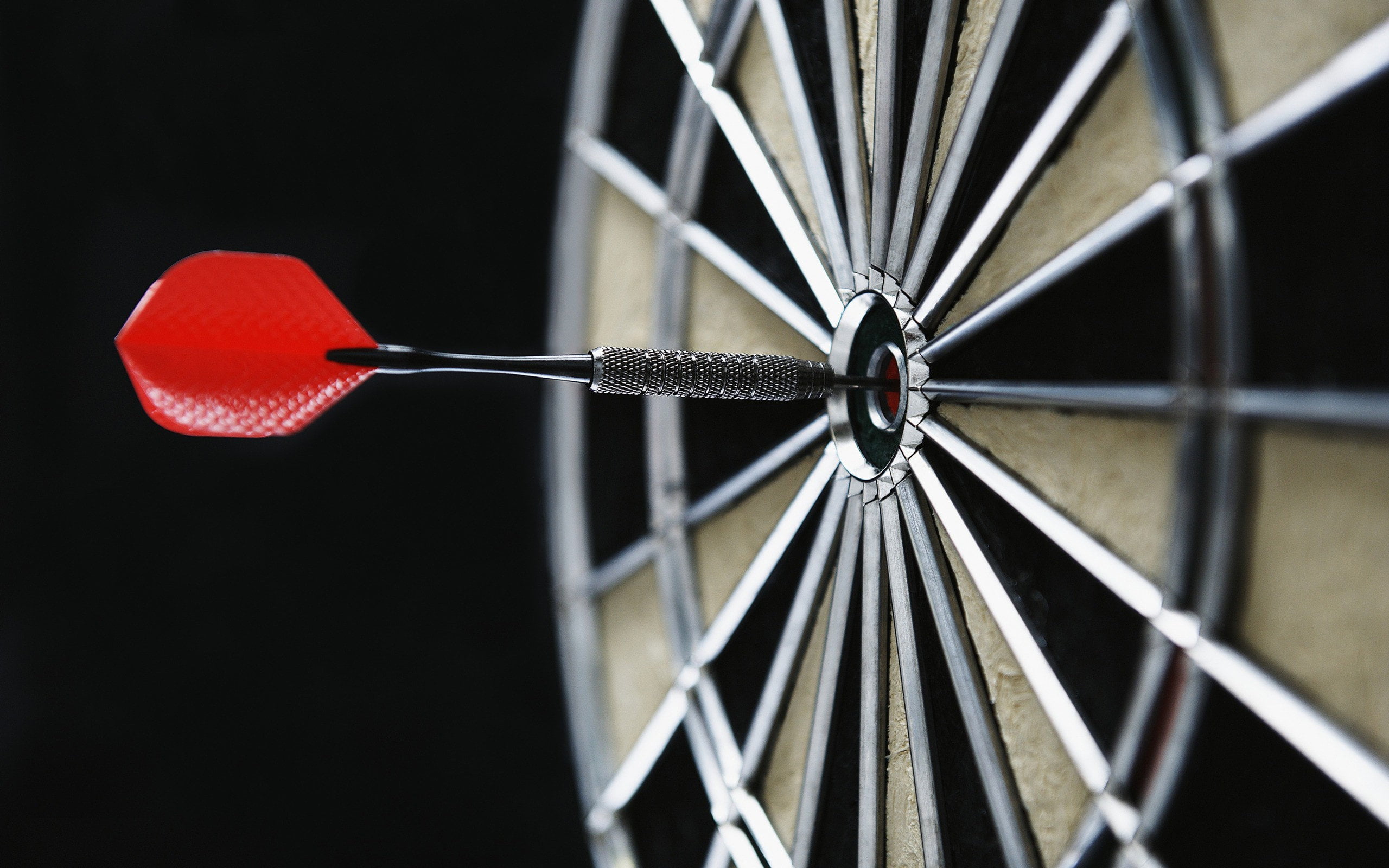 skill, shot, target shooting, indoors, leisure games, close-up, no people, studio shot, classic, arrow - bow and arrow, darts, success, recreational pursuit, HD Wallpaper