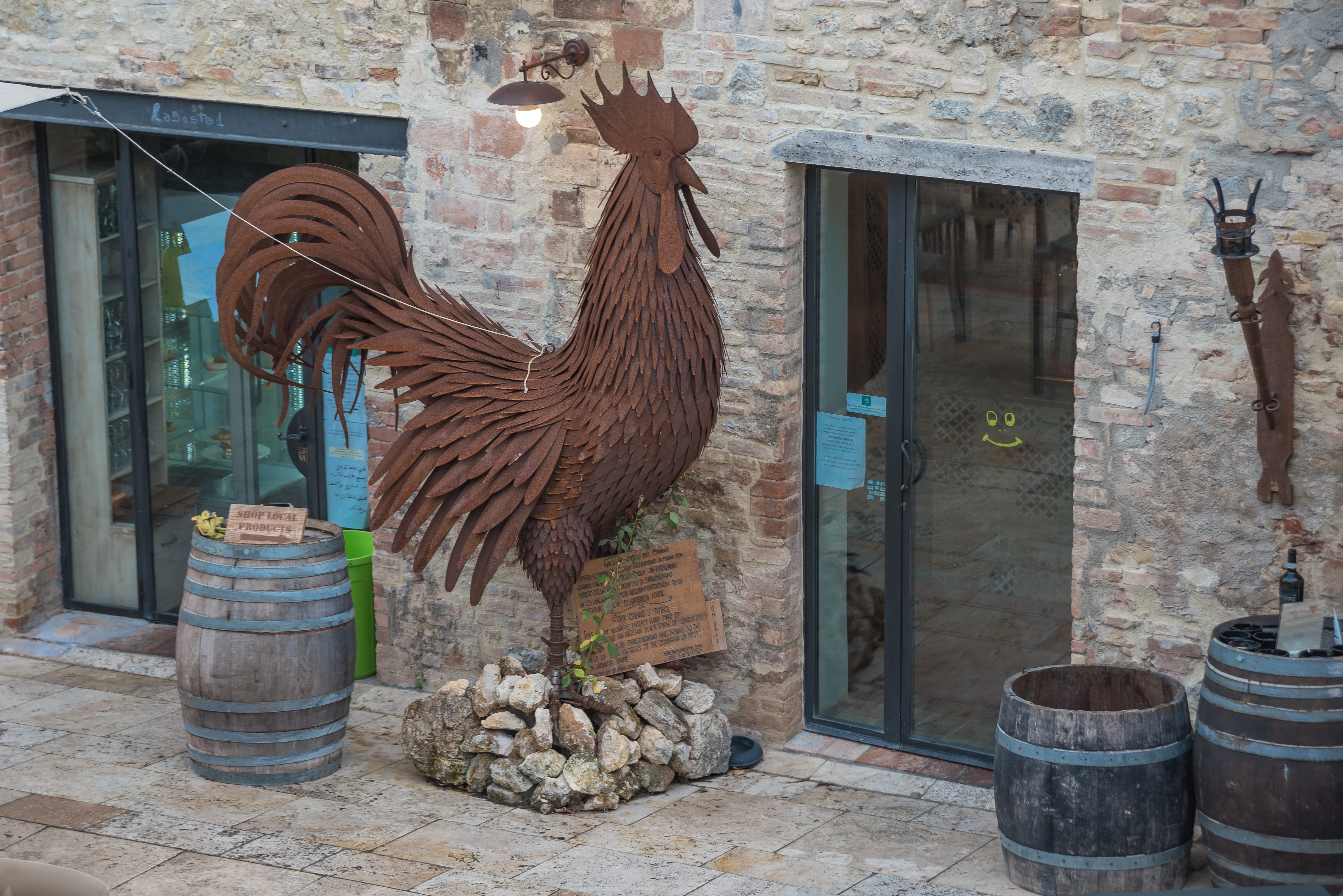 domestic, vertebrate, bird, domestic animals, built structure, 4K, old, architecture, chicken, wall, sculpture, livestock, figure, day, mammal, animal themes, HD Wallpaper